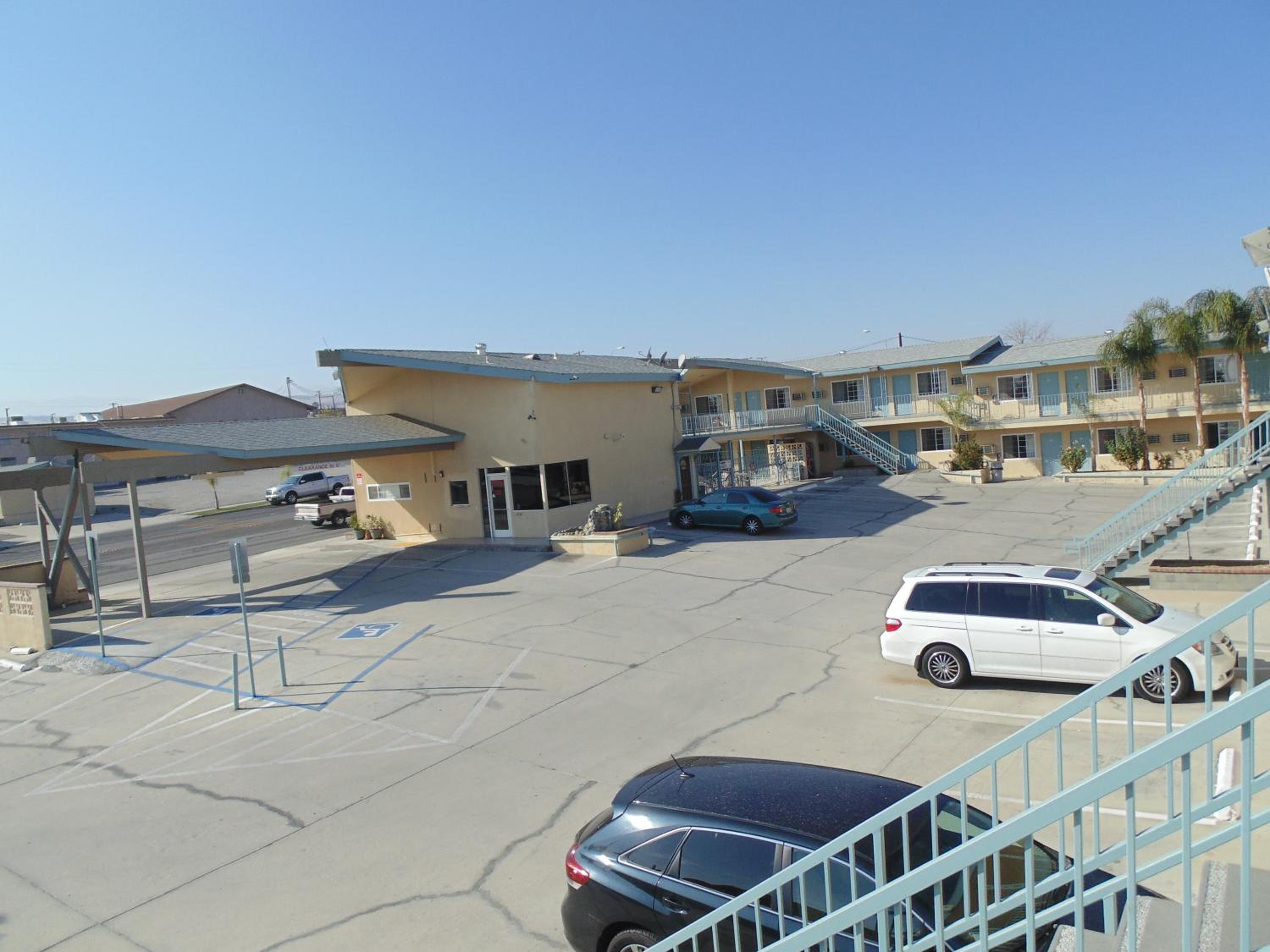 Western Inn & Suites