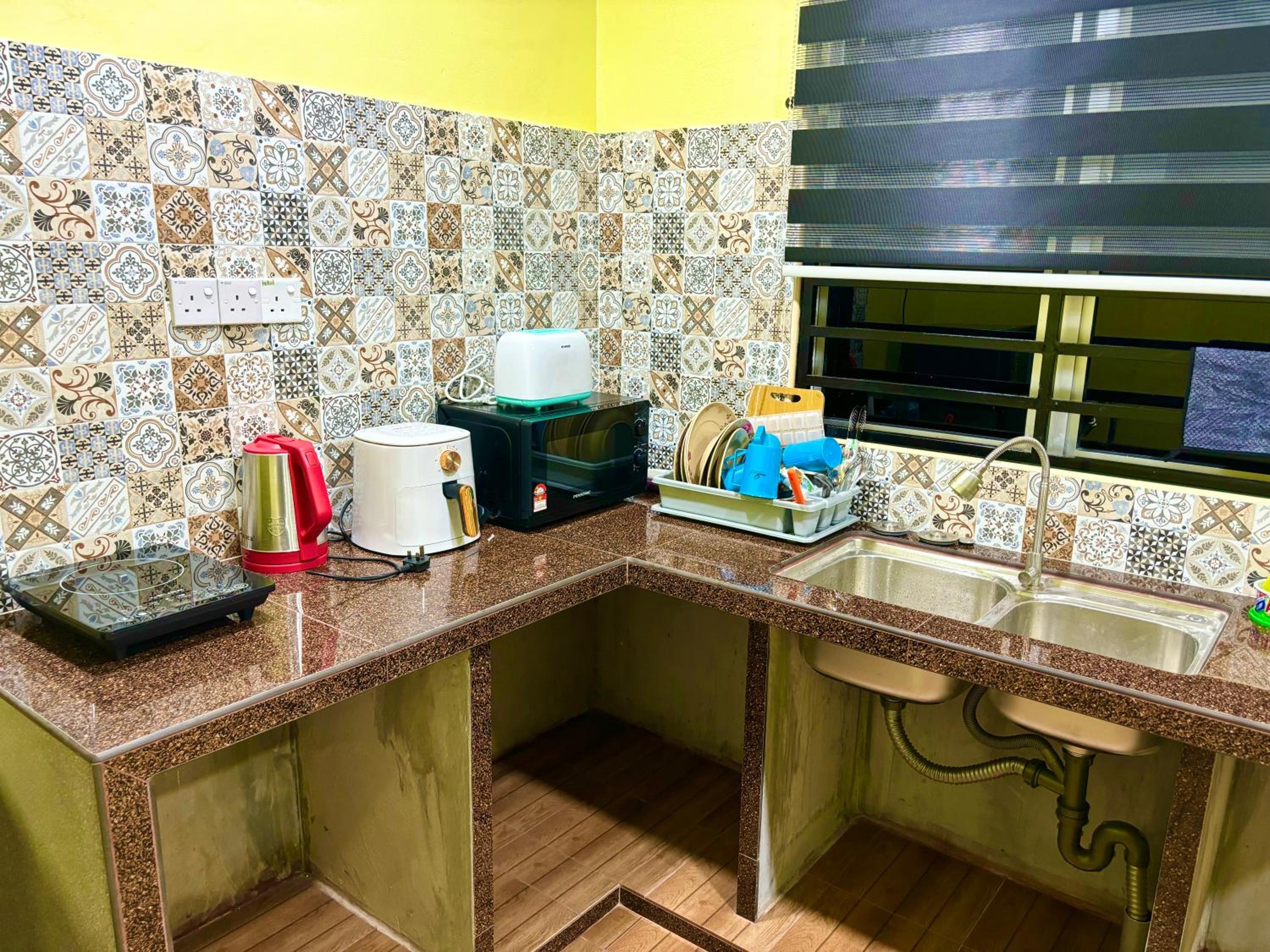 ADALIYA Homestay Kangar - Wifi n Netflix
