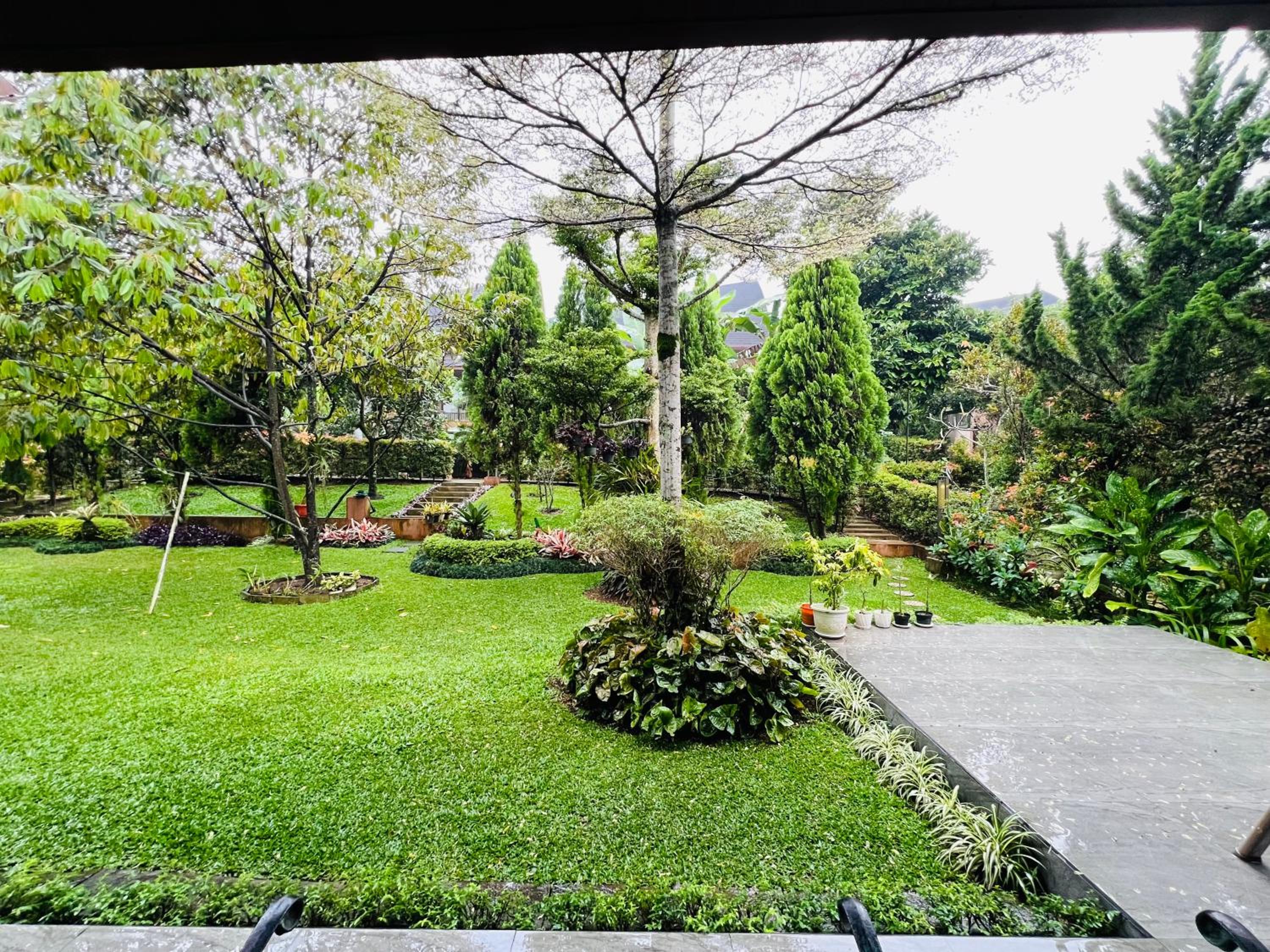 Vimala Hills Villa 3-BR Bromo