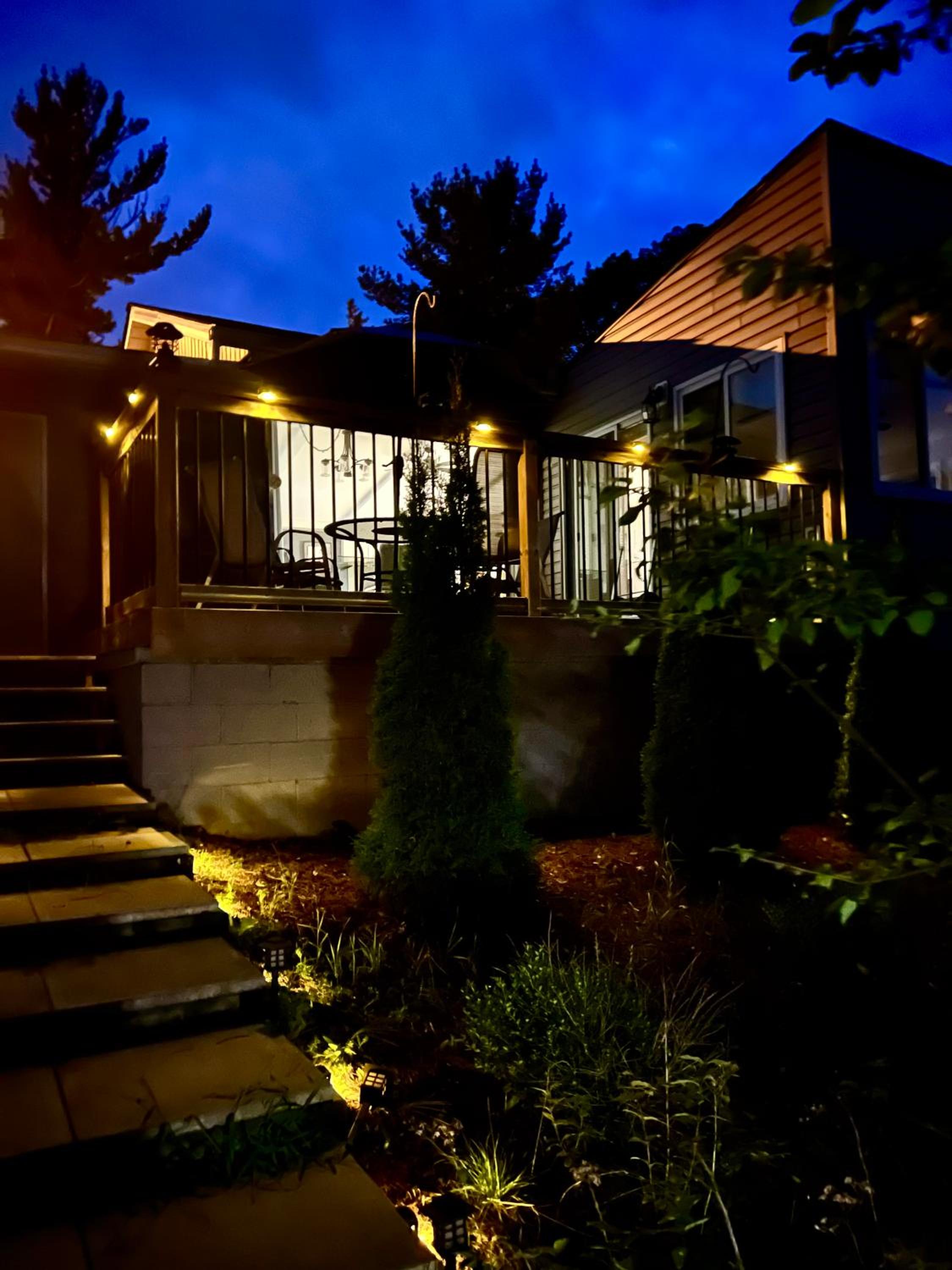 Waterfront 3-bedroom cottage with great view