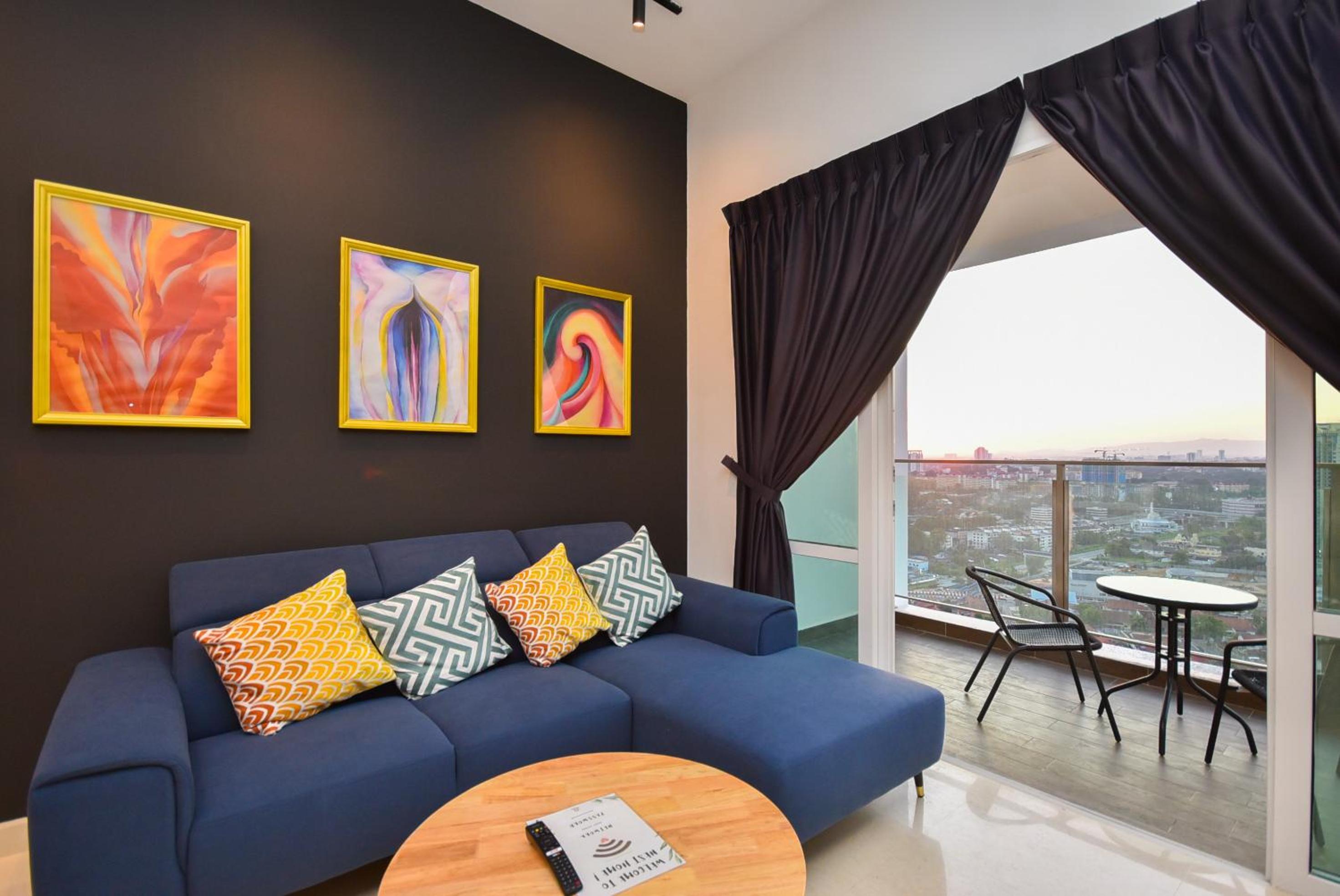 Tritower Residence by Nest Home【Walking Distance to CIQ】