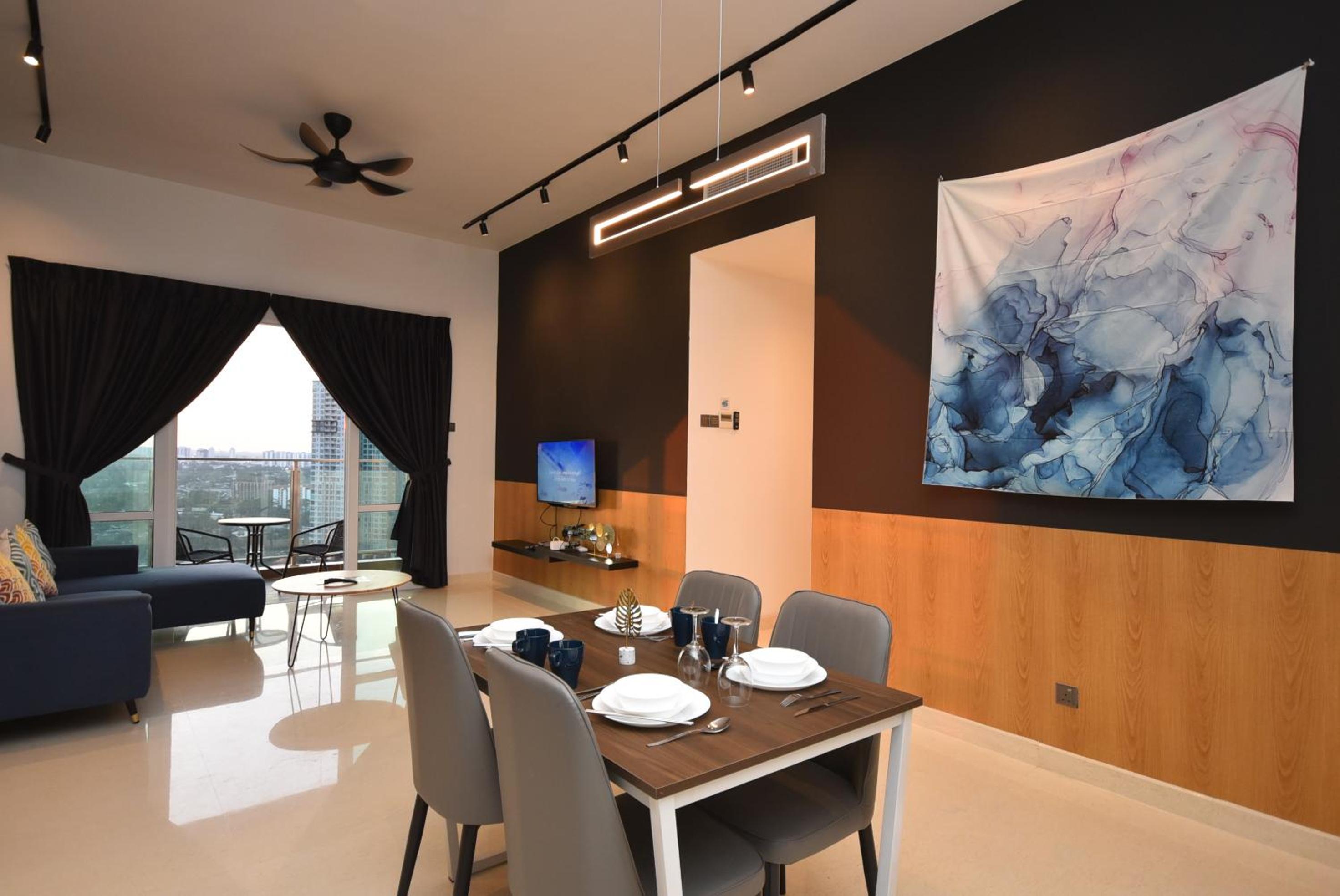 Tritower Residence by Nest Home【Walking Distance to CIQ】