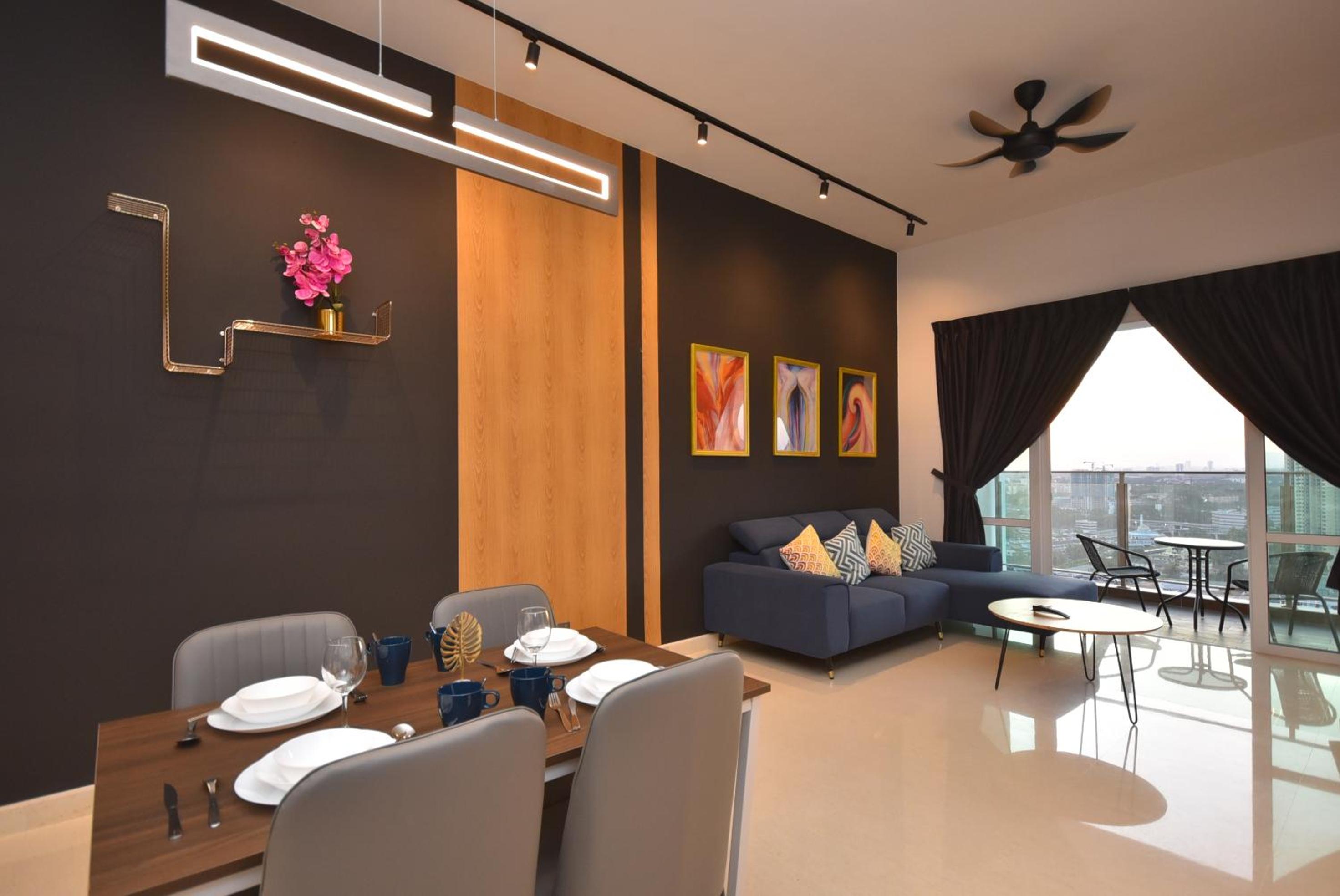 Tritower Residence by Nest Home【Walking Distance to CIQ】