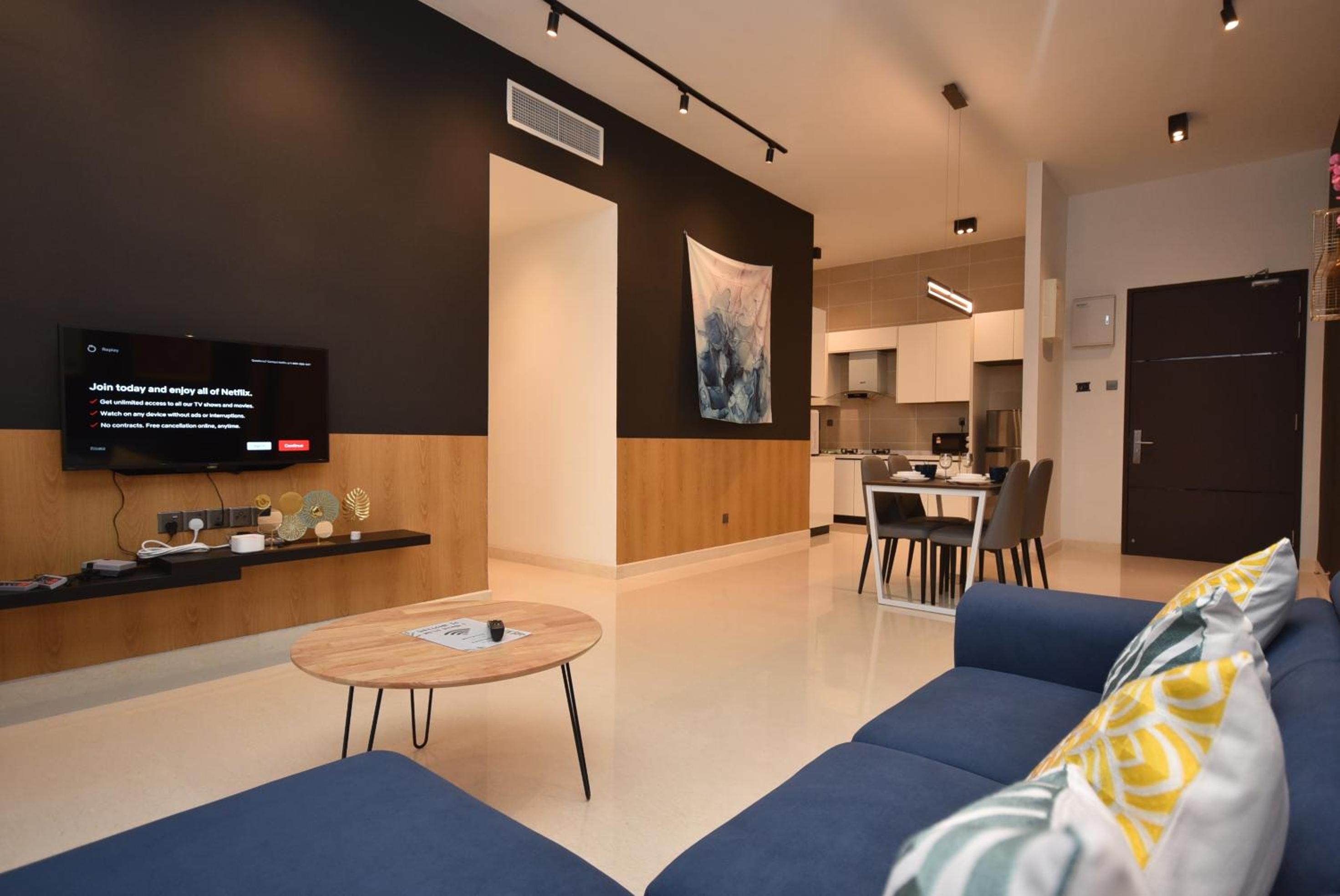Tritower Residence by Nest Home【Walking Distance to CIQ】