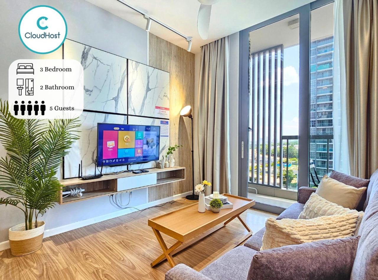 Cyberjaya 3BR 5pax with Balcony Swimming Pool View by Cloud Host photo 1