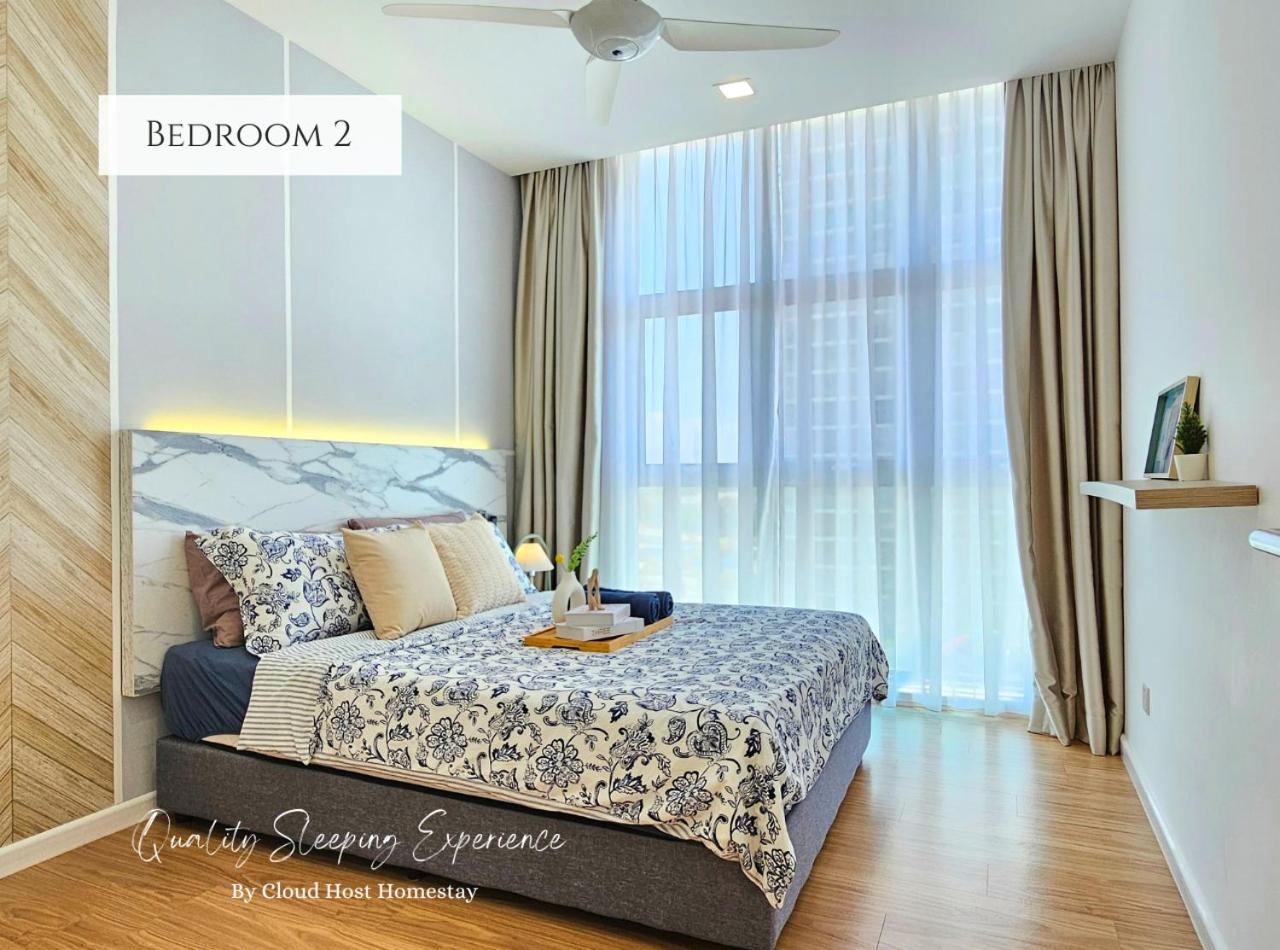 Cyberjaya 3BR Homestay Balcony with Pool View & Near to MMU photo 2