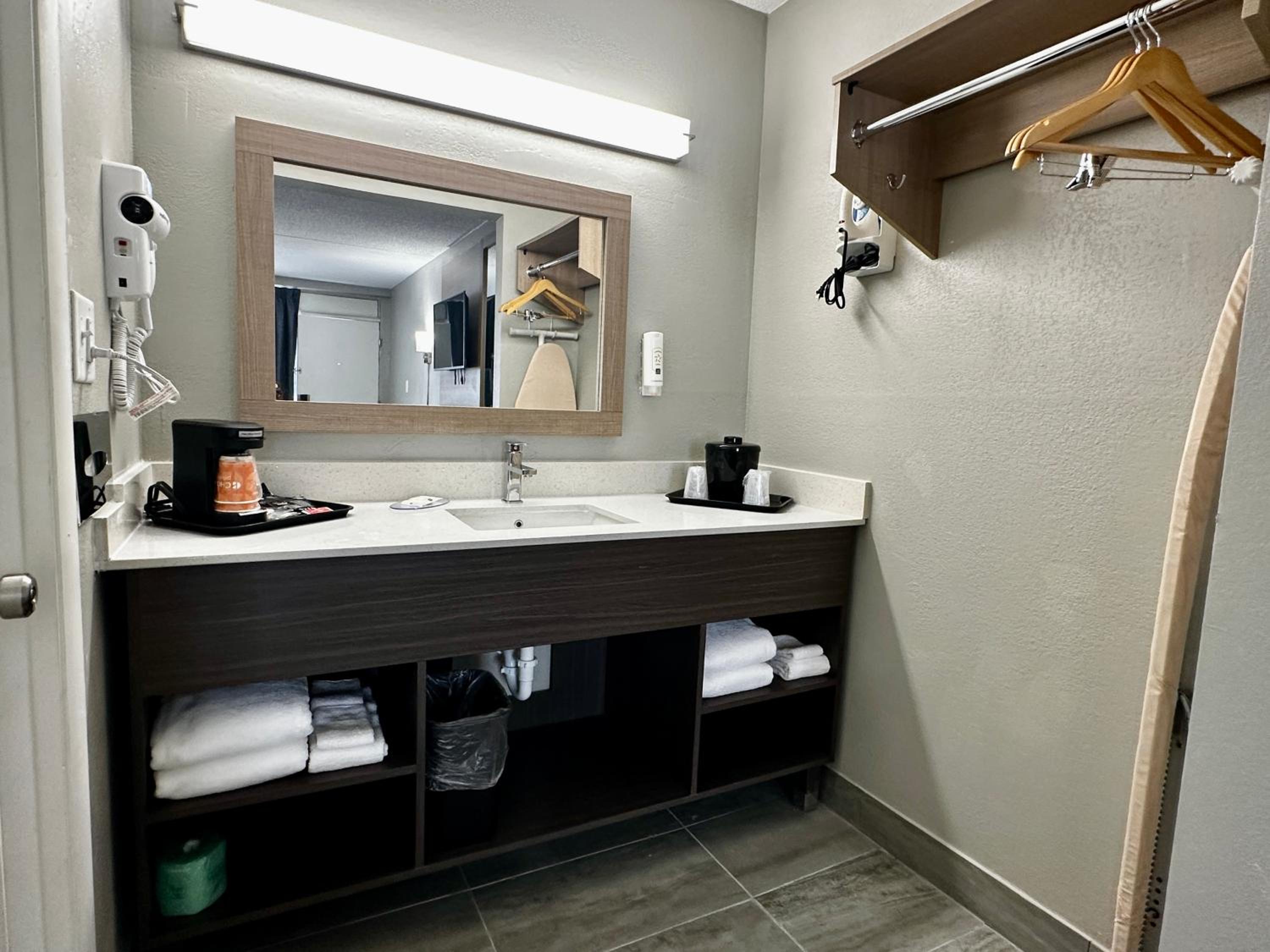 Quality Inn Nashville - Opryland Area - Property Image 3