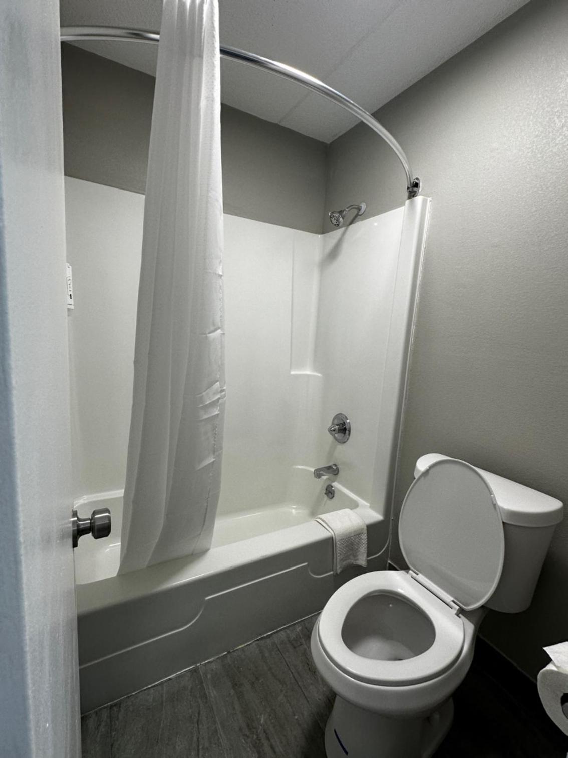 Quality Inn Nashville - Opryland Area - Property Image 2