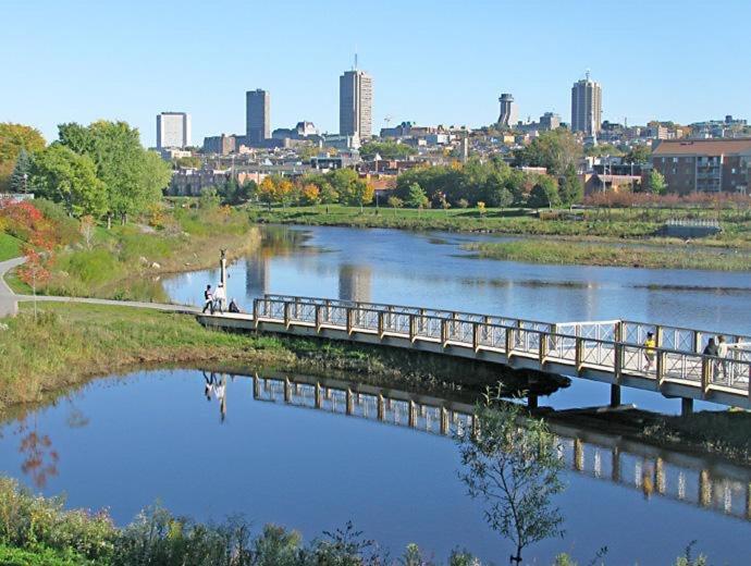 5 people, free parking, 1 minute river, Quebec city centre
