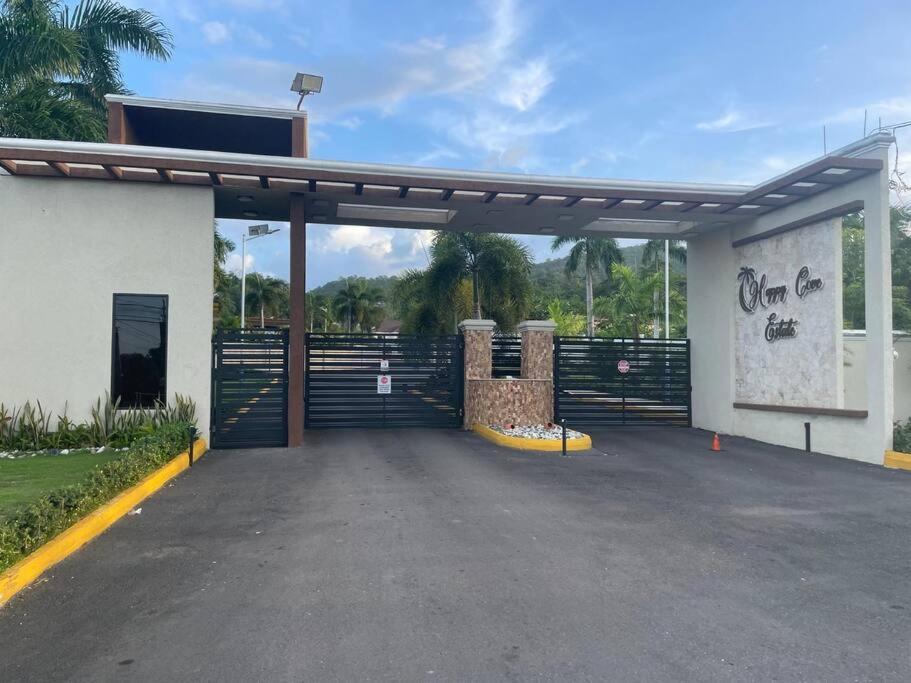 Spacious 2br in Ocho Rios view 3