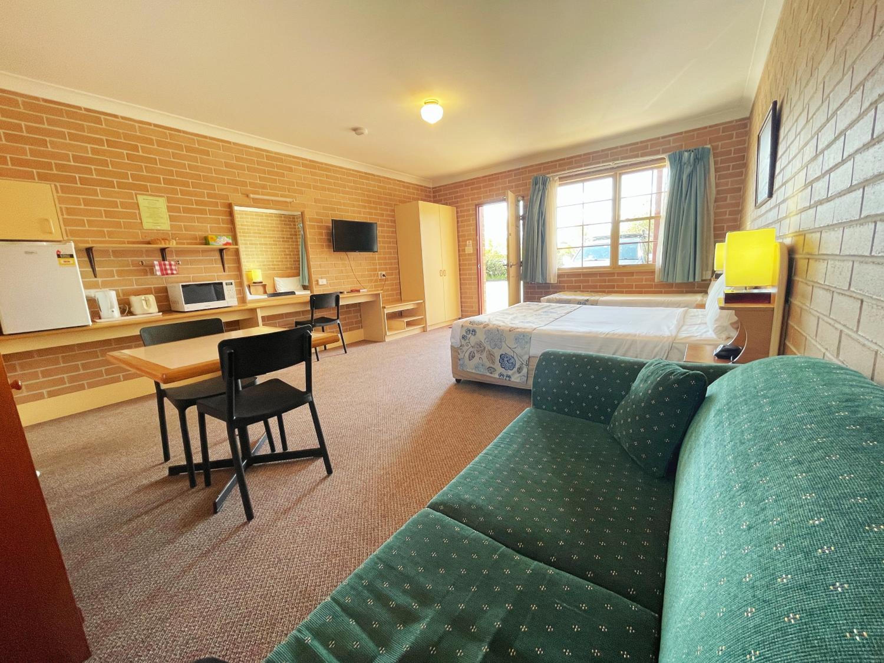 SureStay Hotel by Best Western, New Inn Richmond view 2