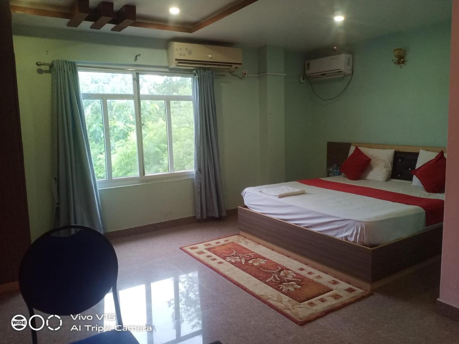 Hotel The Tara and Party Palace view 4