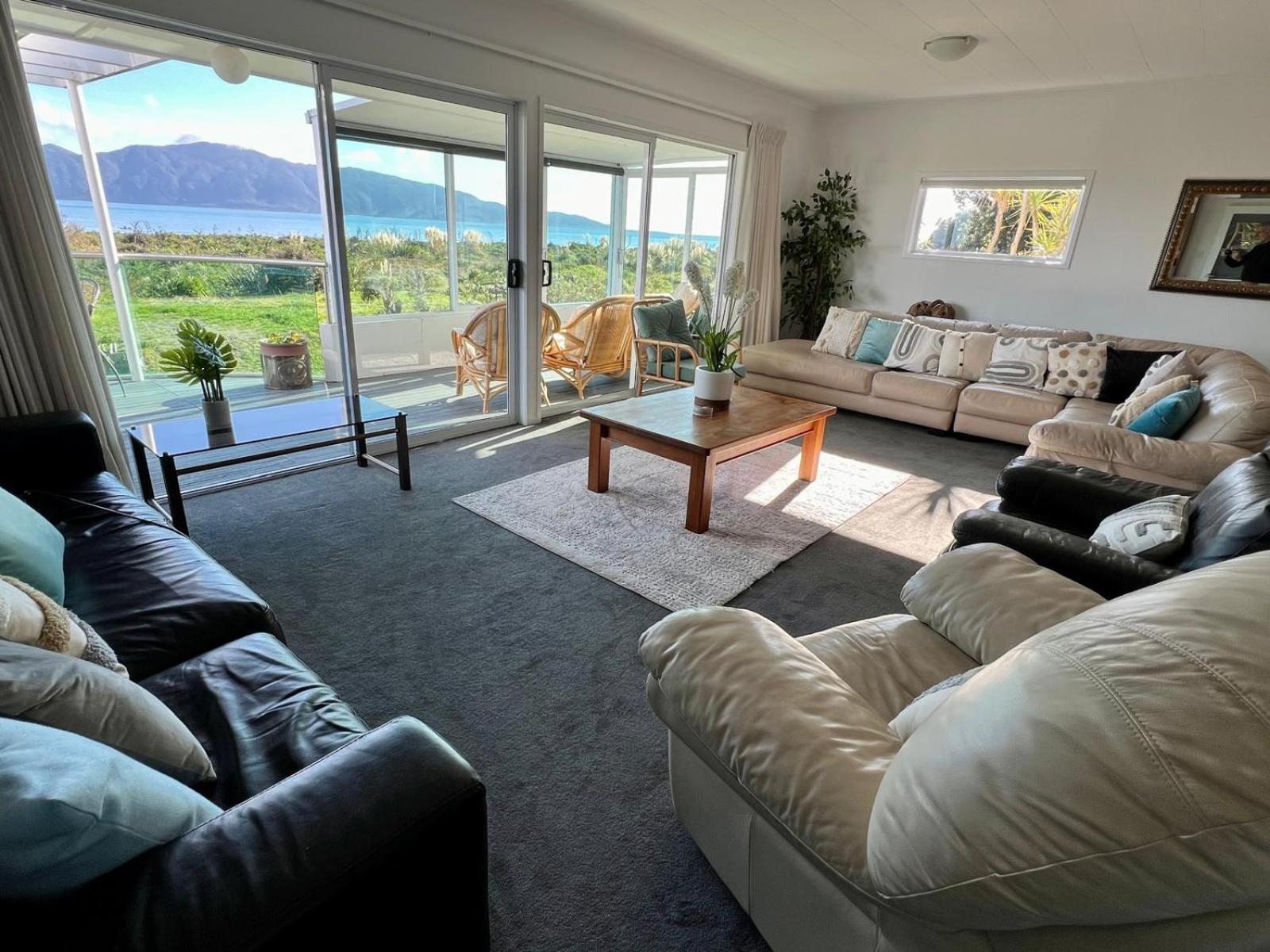 Beachfront Kapiti Sands, up to 25 guests! view 3