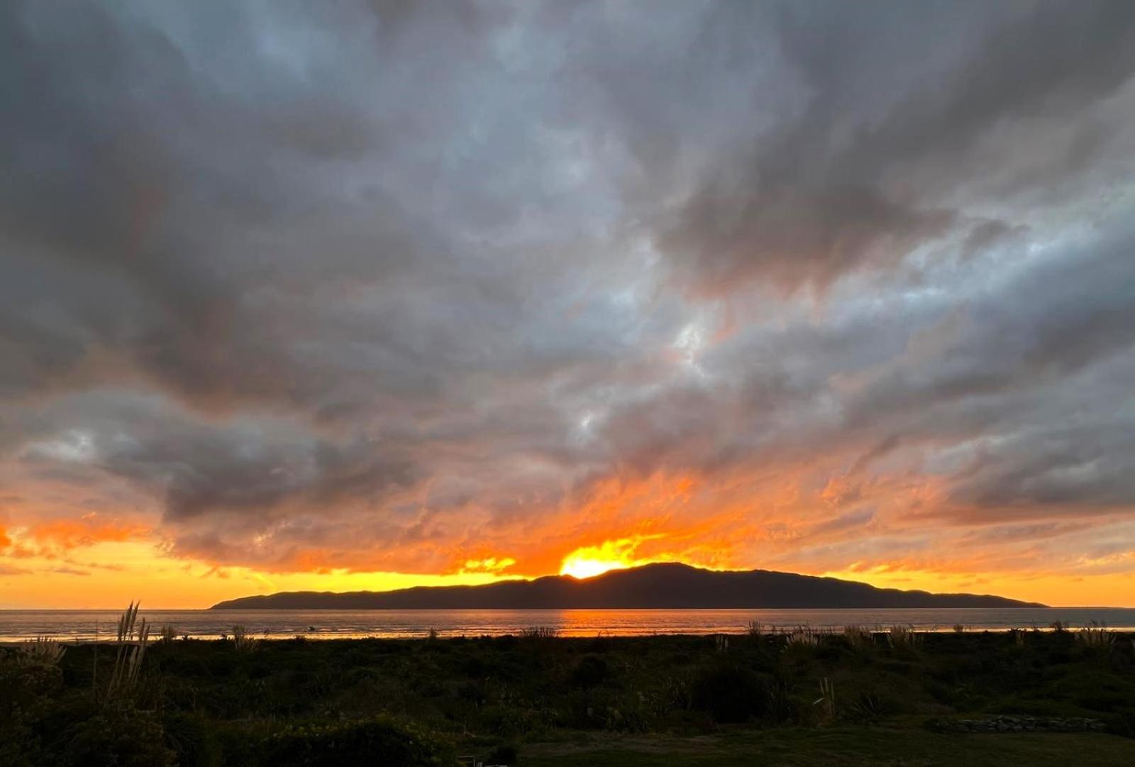 Beachfront Kapiti Sands, up to 25 guests! view 5