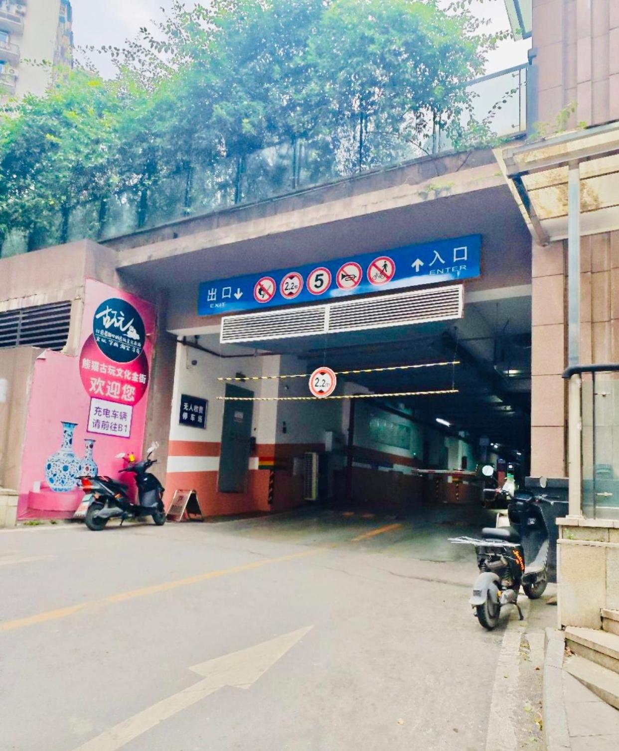 Chongqing Desti Youth Park Hostel Liberation Monument-English Service& Cafe& Bar& Luggage Storage & Large Public Area