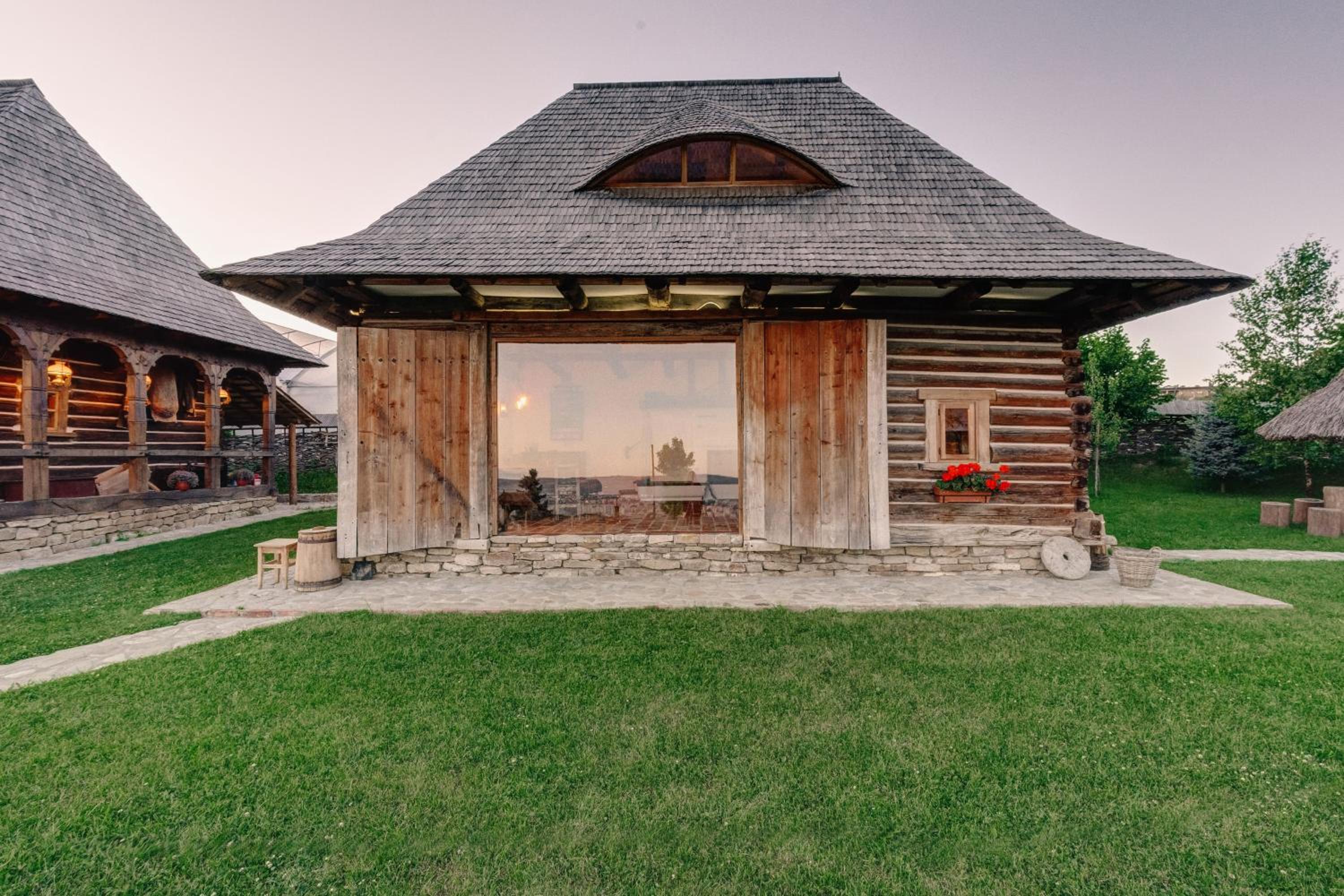 Hotel Echoes Of Vladicu