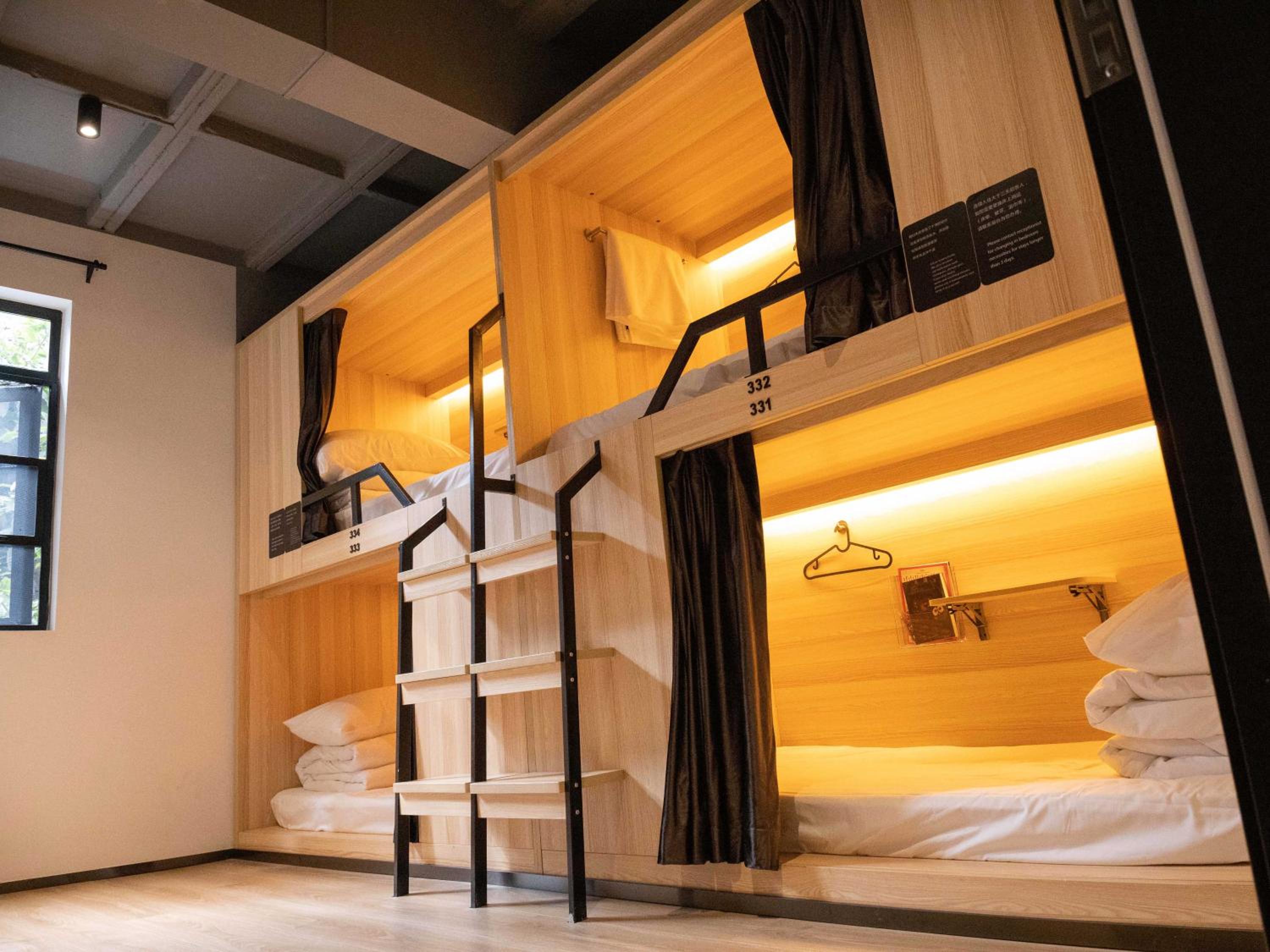 Chongqing Desti Youth Park Hostel Liberation Monument-English Service& Cafe& Bar& Luggage Storage & Large Public Area