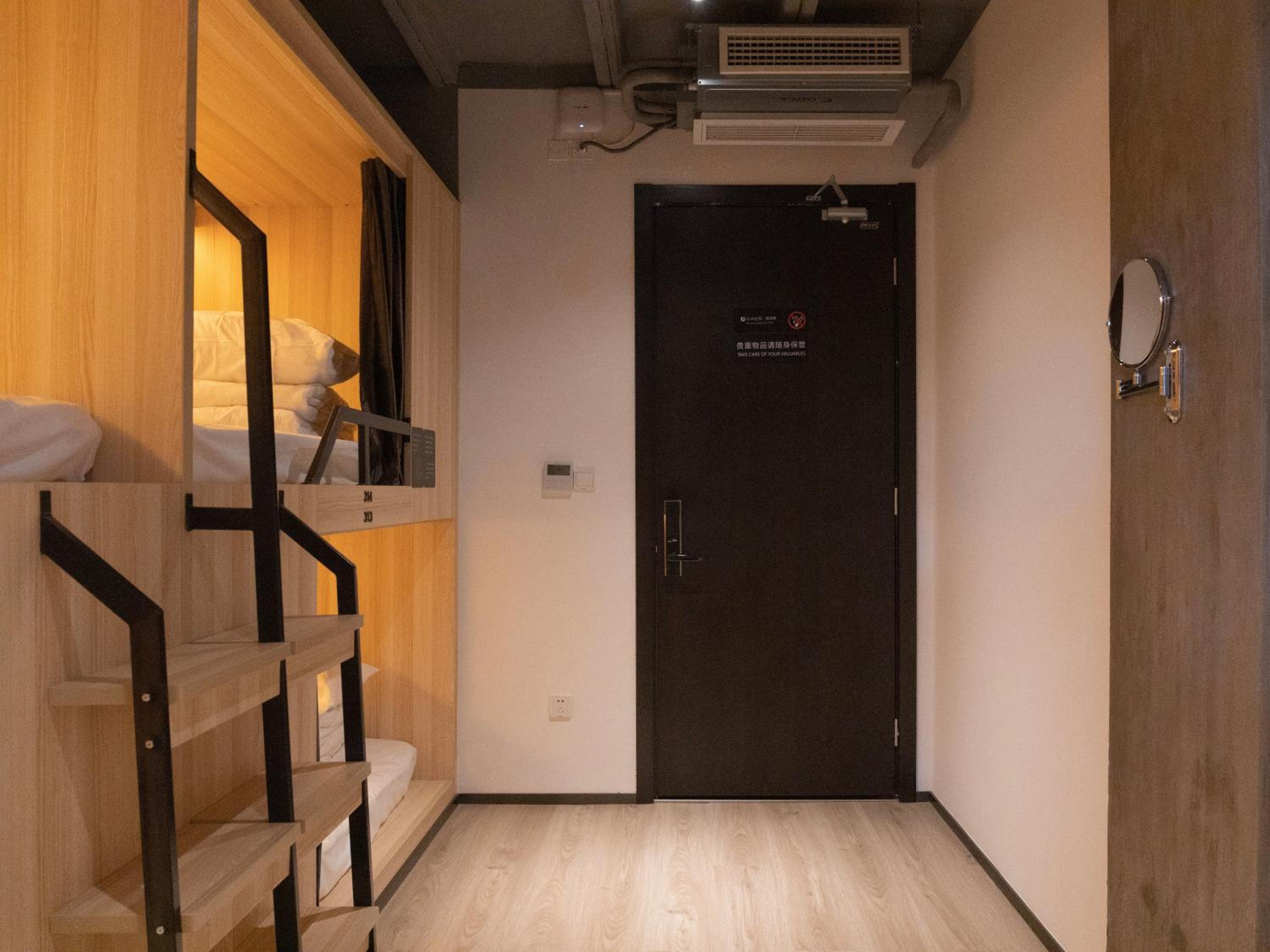 Chongqing Desti Youth Park Hostel Liberation Monument-English Service& Cafe& Bar& Luggage Storage & Large Public Area