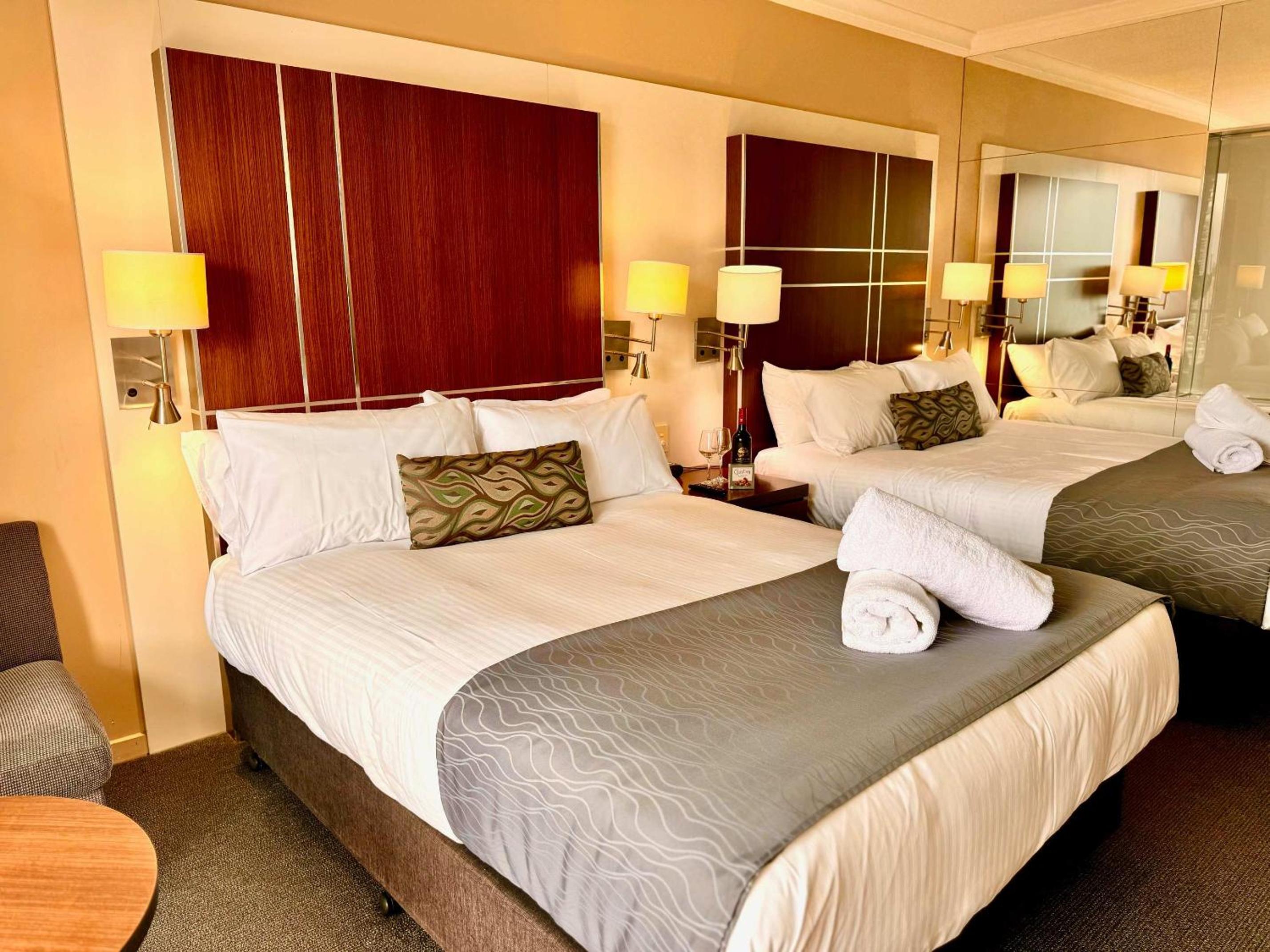 Surfers Paradise Studio Apartment with Ocean Views