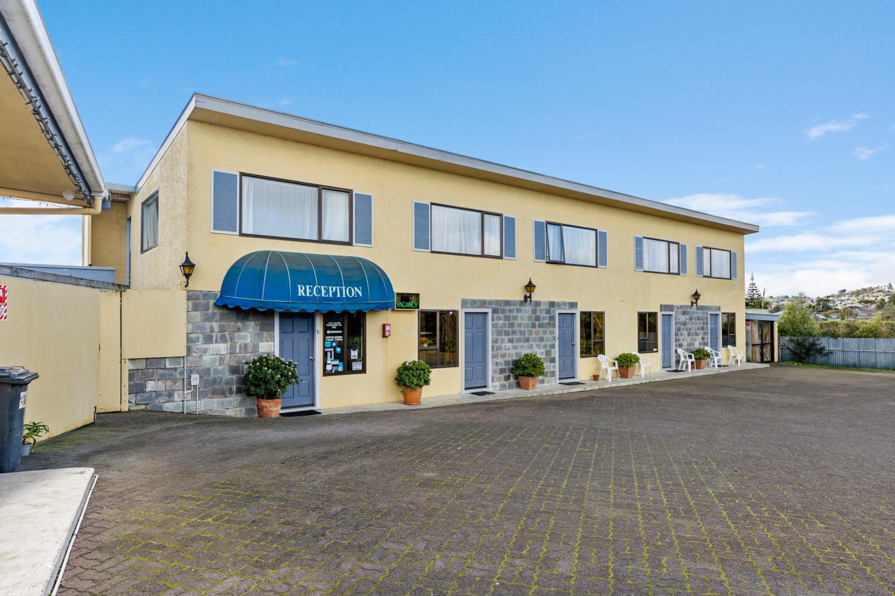 Coachman's Lodge Motel