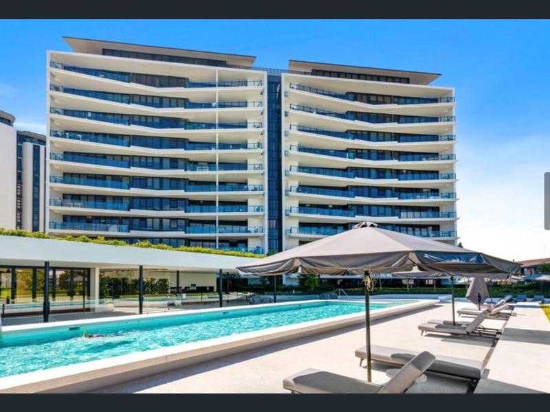 Palm Beach Luxury Apartment with Hinterland Views