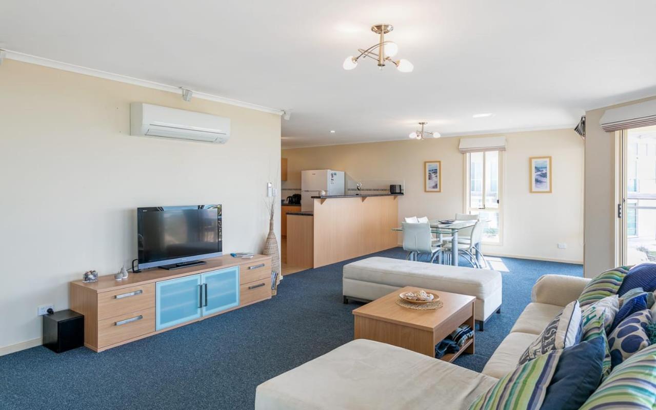 Beachcomber 208 Surfers Pde Middleton - No Linen Included