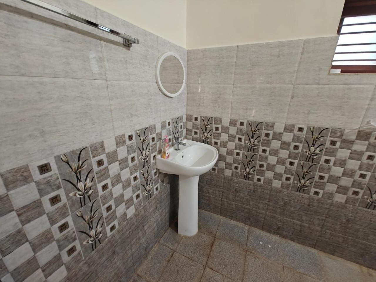 Dharinidhama Homestay