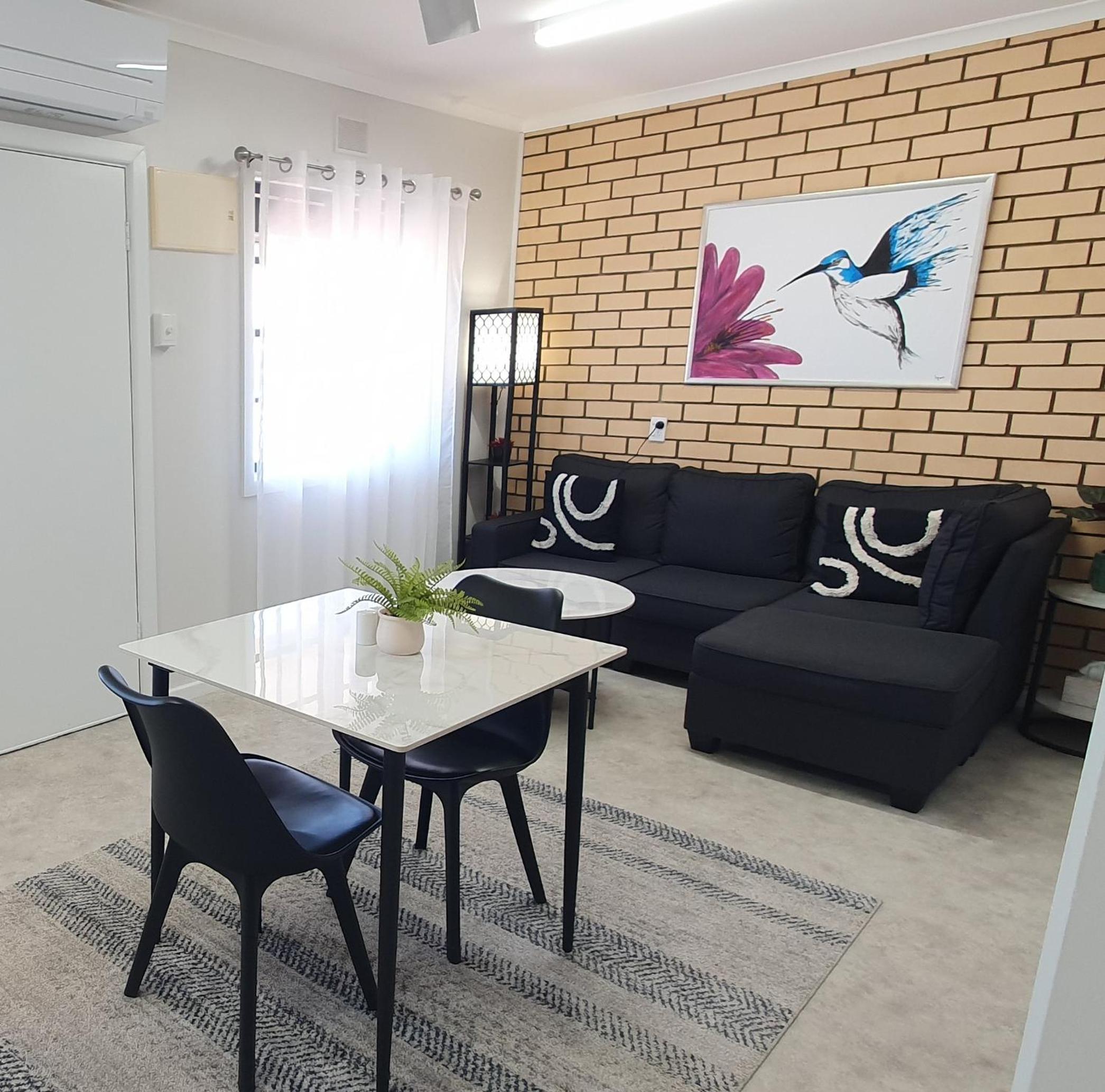 Elliston Apartments