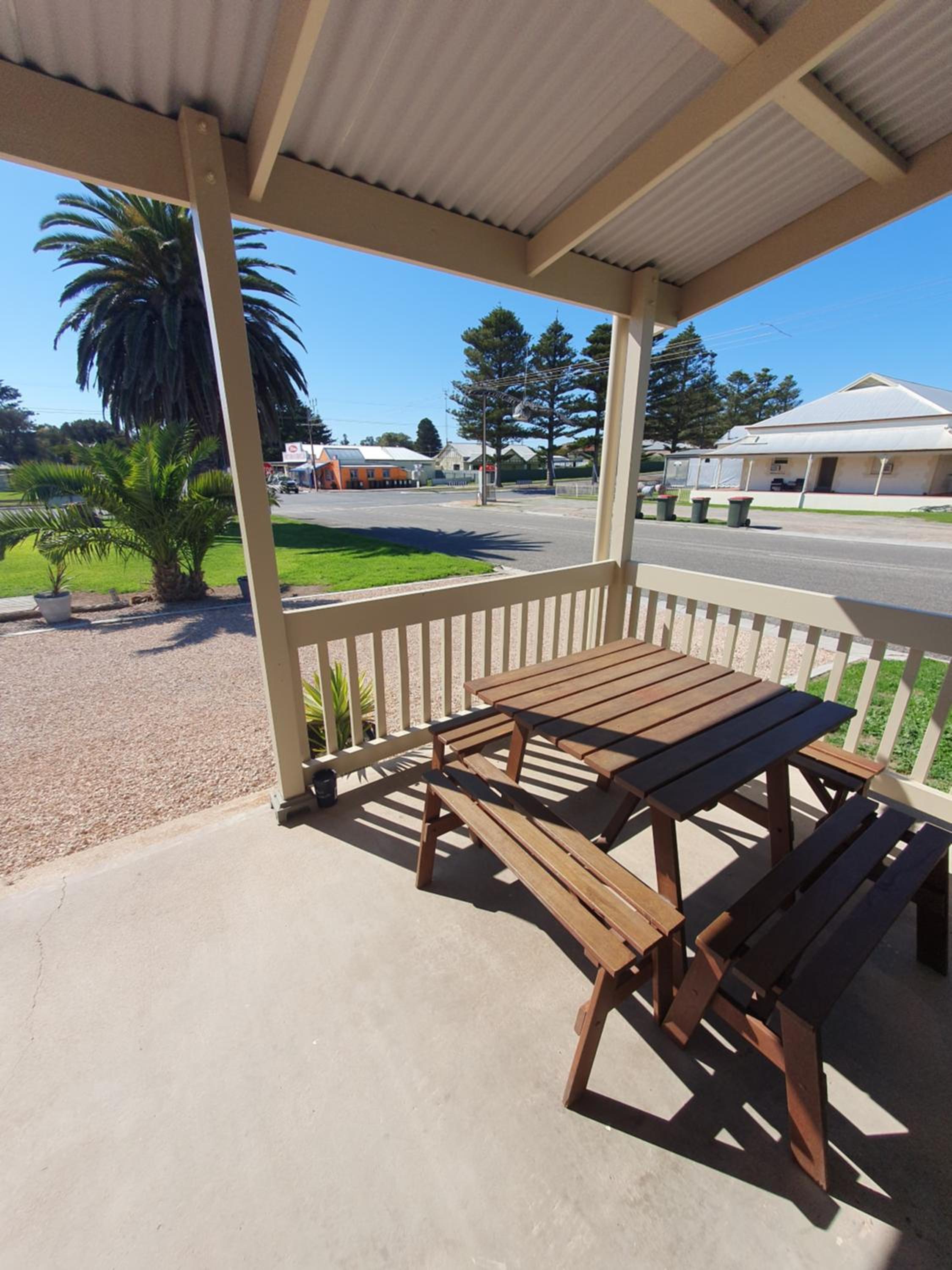 Elliston Apartments