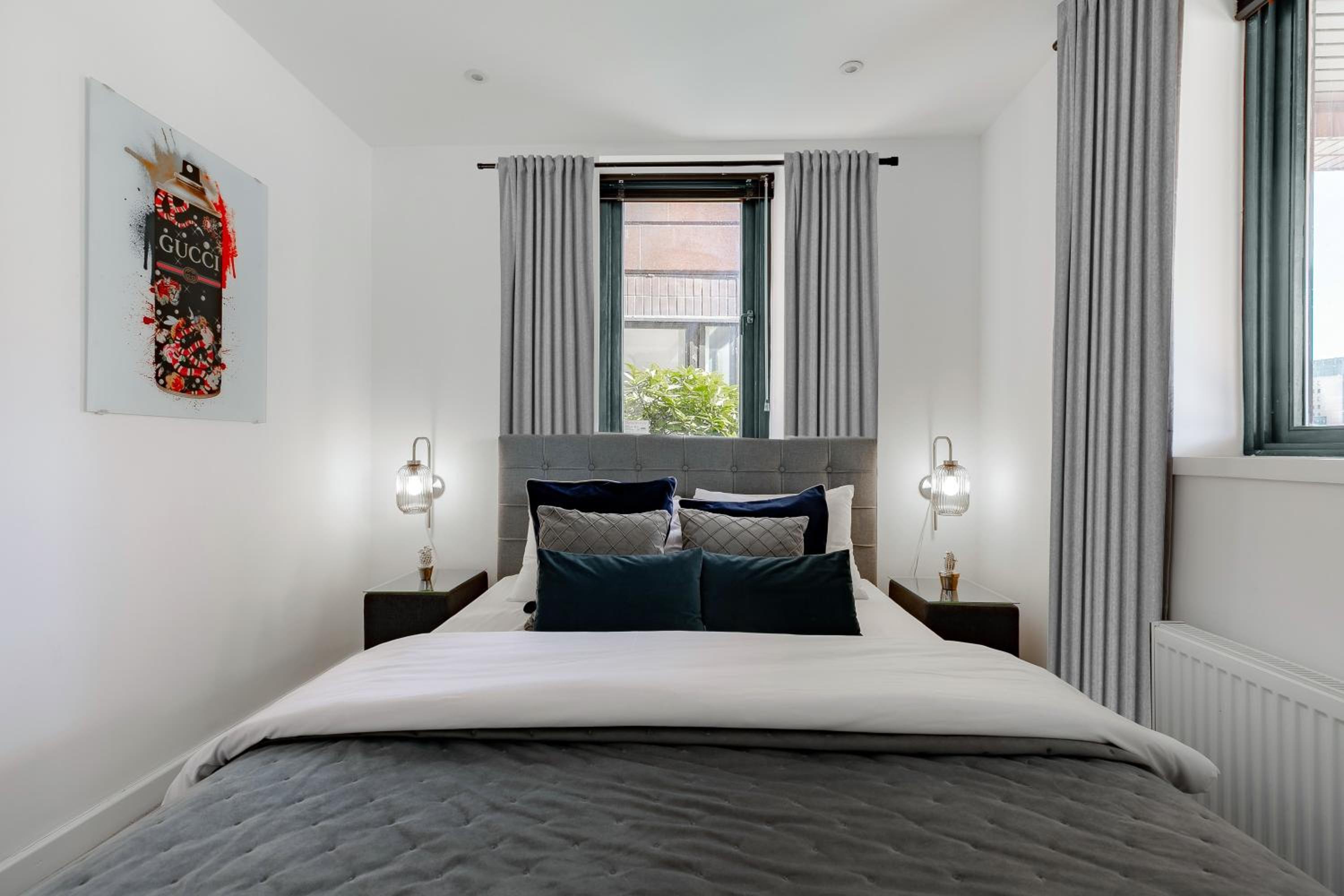 Divine Views from a Breathtaking LuxXe City Penthouse for a Gracious Life Style