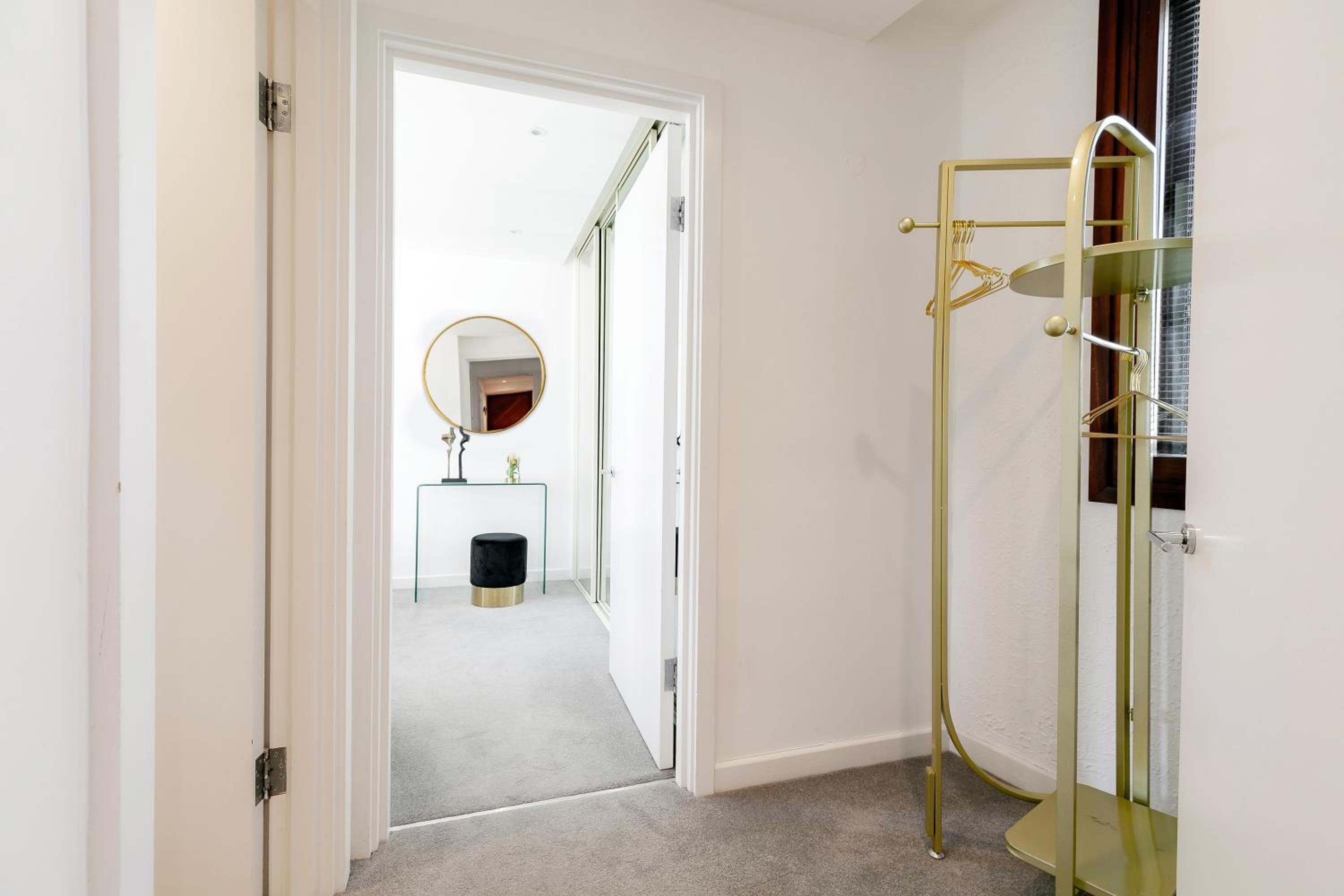 Divine Views from a Breathtaking LuxXe City Penthouse for a Gracious Life Style