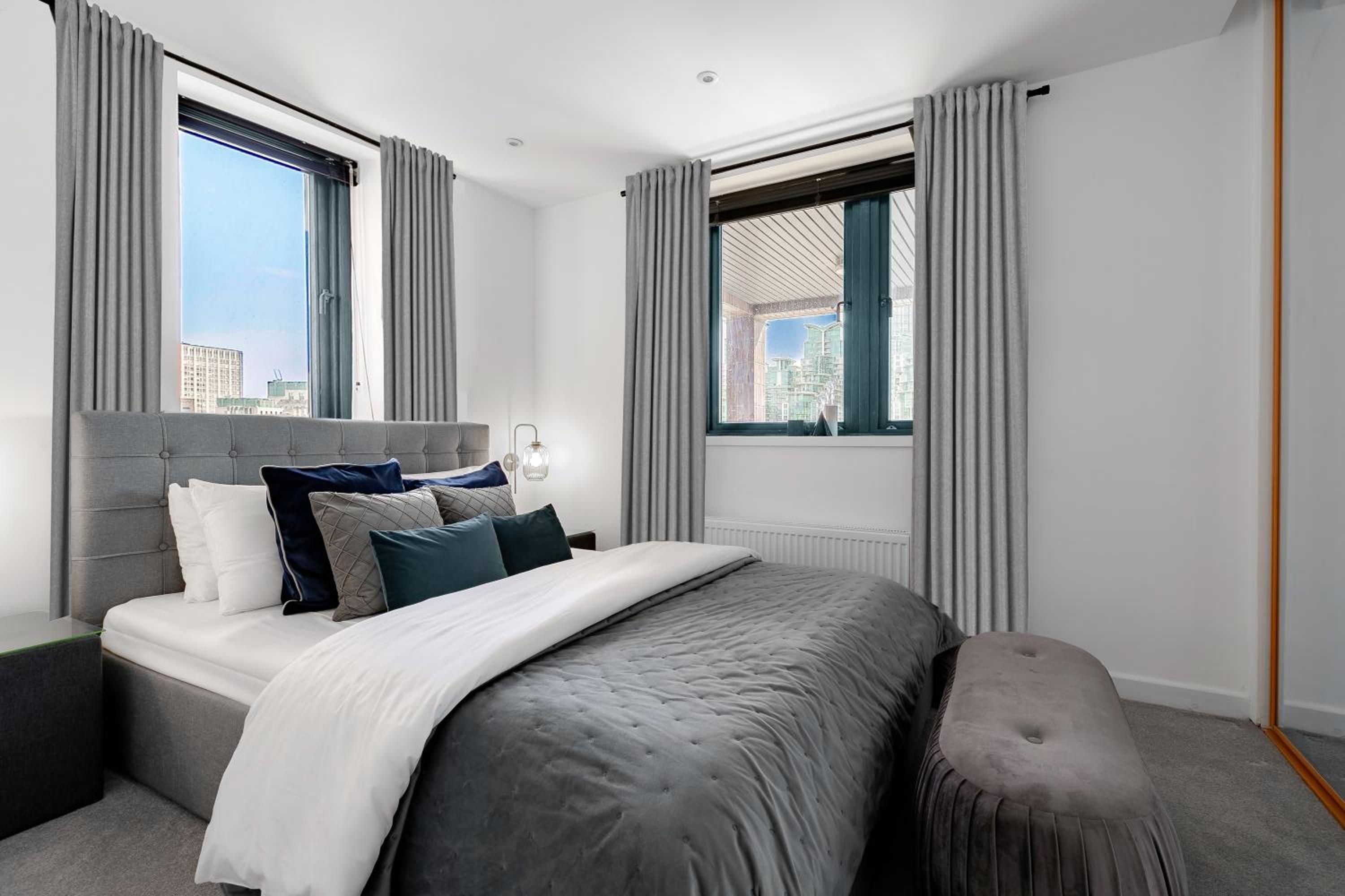 Divine Views from a Breathtaking LuxXe City Penthouse for a Gracious Life Style