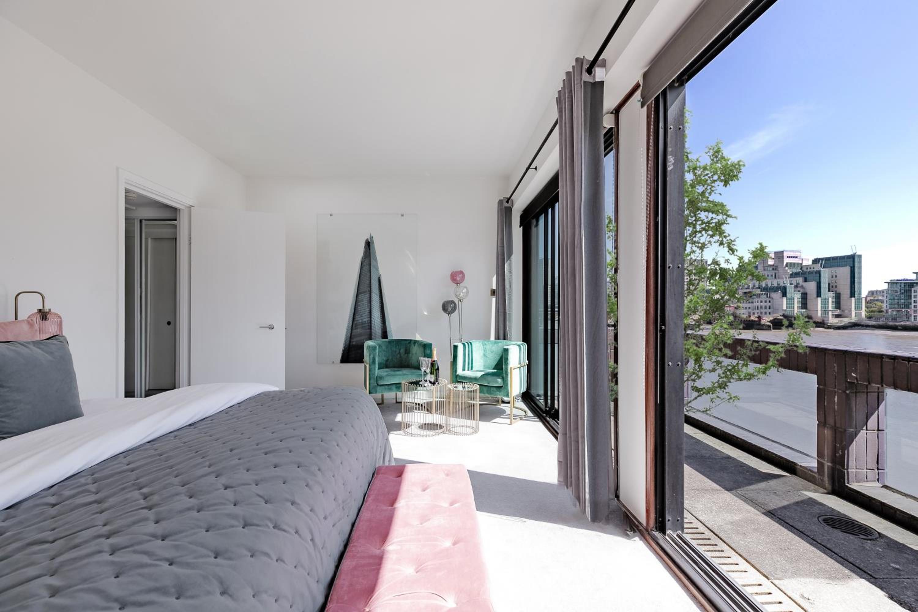 Divine Views from a Breathtaking LuxXe City Penthouse for a Gracious Life Style