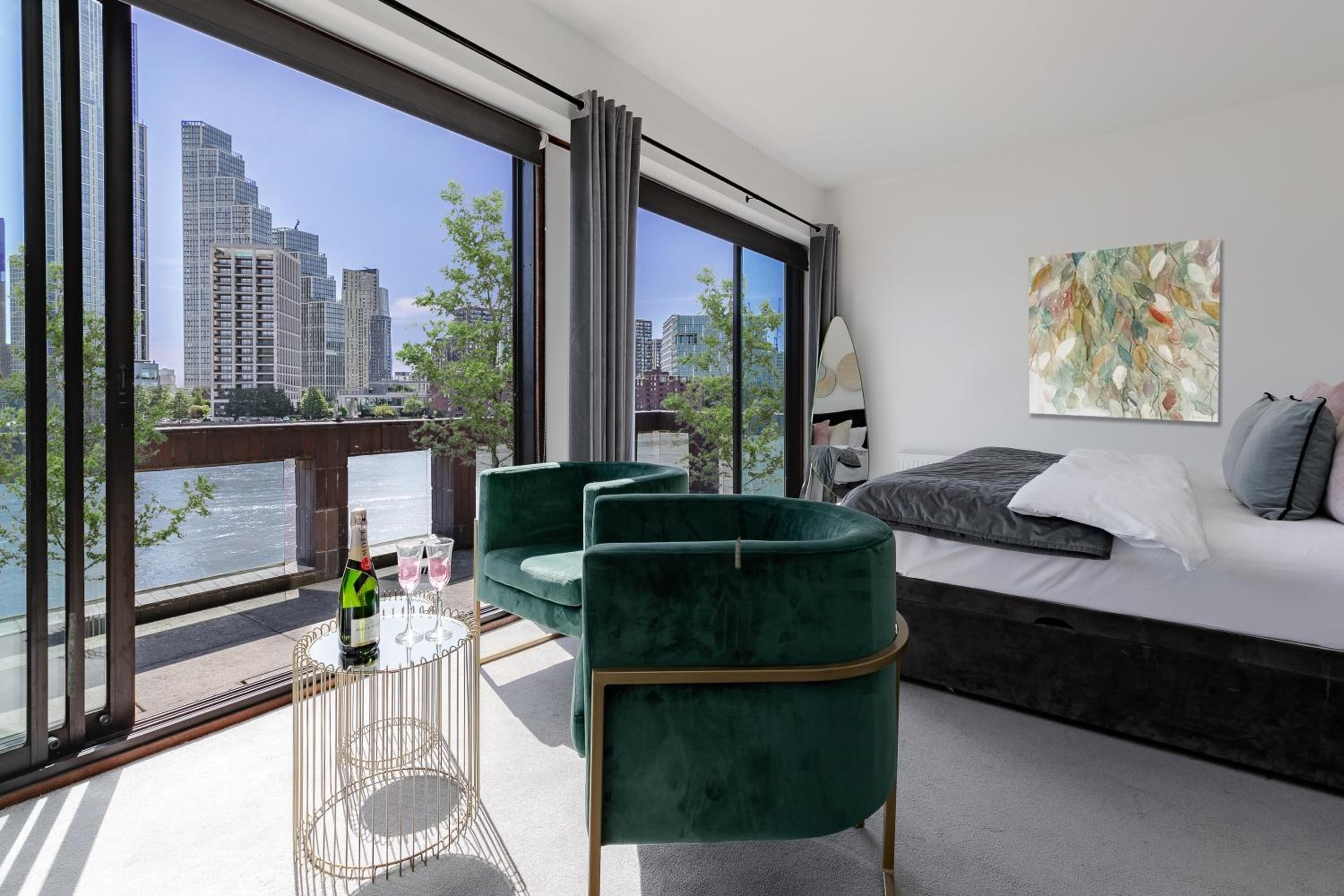 Divine Views from a Breathtaking LuxXe City Penthouse for a Gracious Life Style