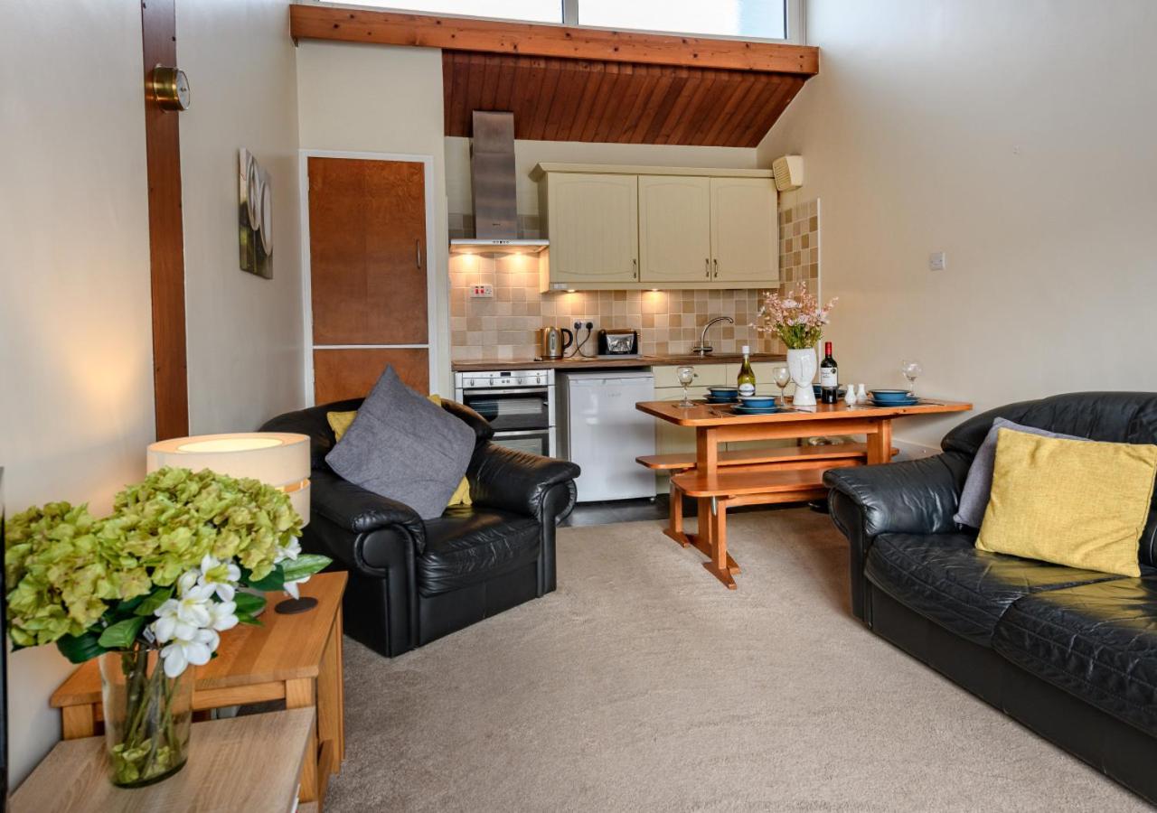 50 South Snowdon Wharf view 3