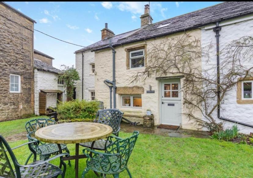Westside Cottage, Newby Hamlet, Clapham, Yorkshire Dales National Park, Famous Three Peaks, Near The Lake District, Pets Are Welcome, Direct Parking in fro view 5