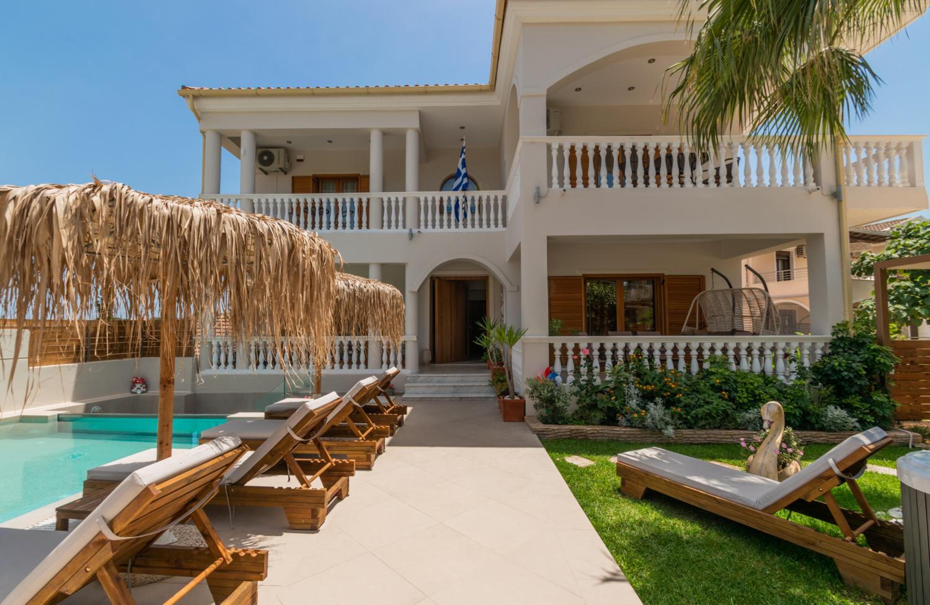 Estella Luxury Villa in Amoudi -200m from the beach