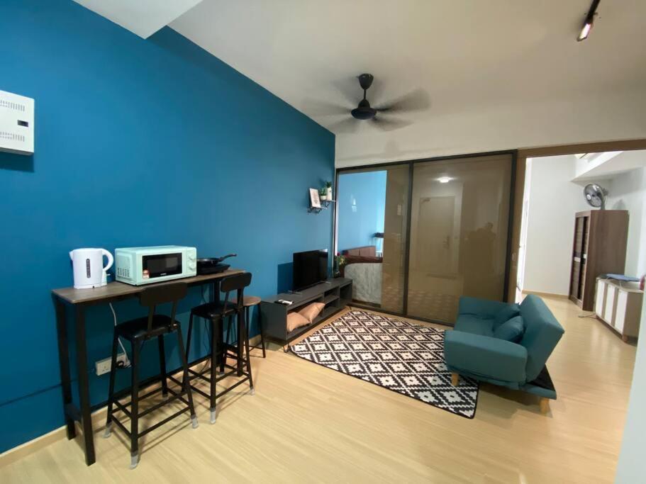 Cozy Unit and Walking distance to MRT photo 1