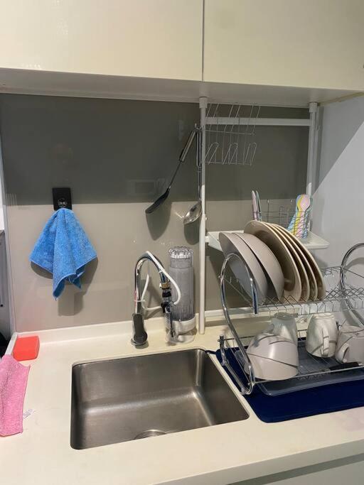 Cozy Unit and Walking distance to MRT photo 2