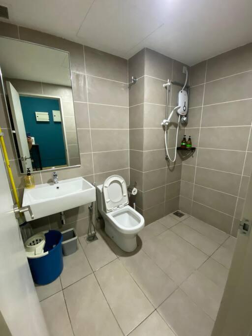 Cozy Unit and Walking distance to MRT photo 3