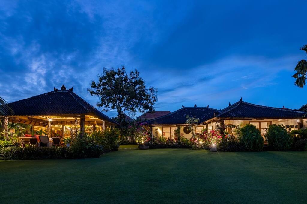 Villa Tago - 5 BR Villa in Umalas