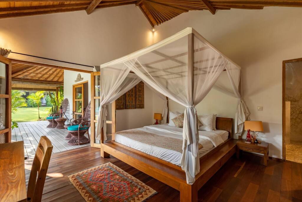 Villa Tago - 5 BR Villa in Umalas