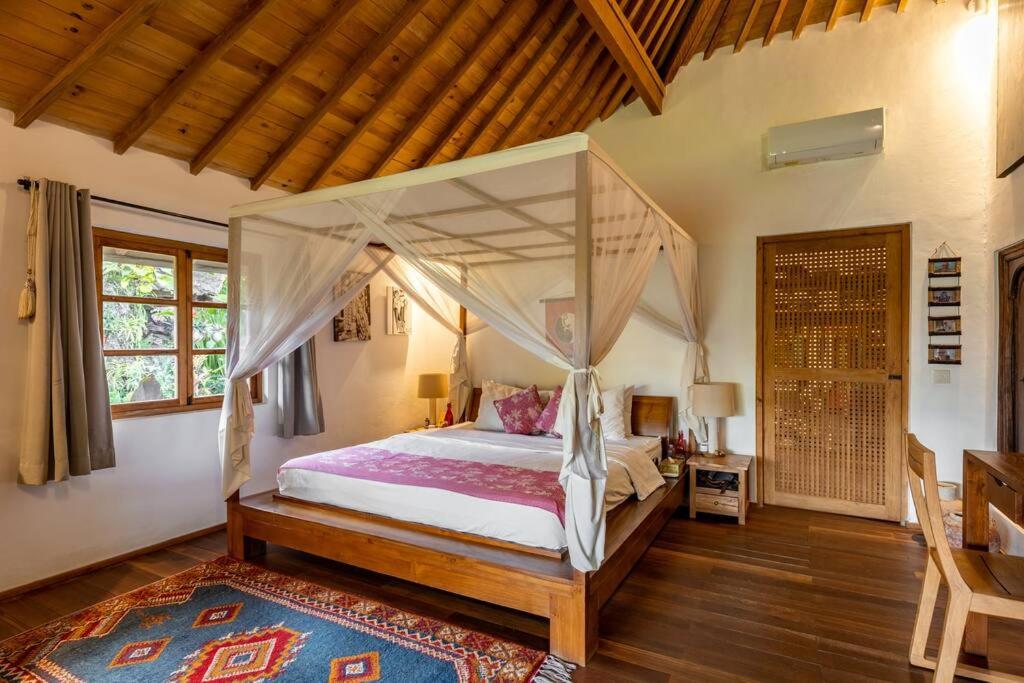 Villa Tago - 5 BR Villa in Umalas