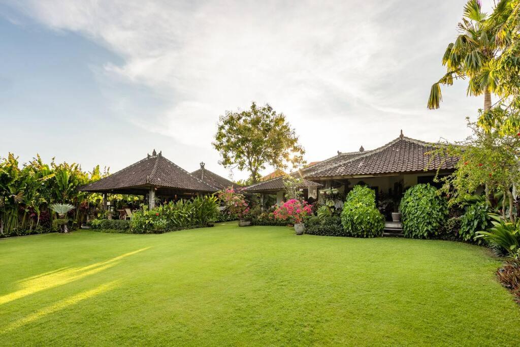 Villa Tago - 5 BR Villa in Umalas