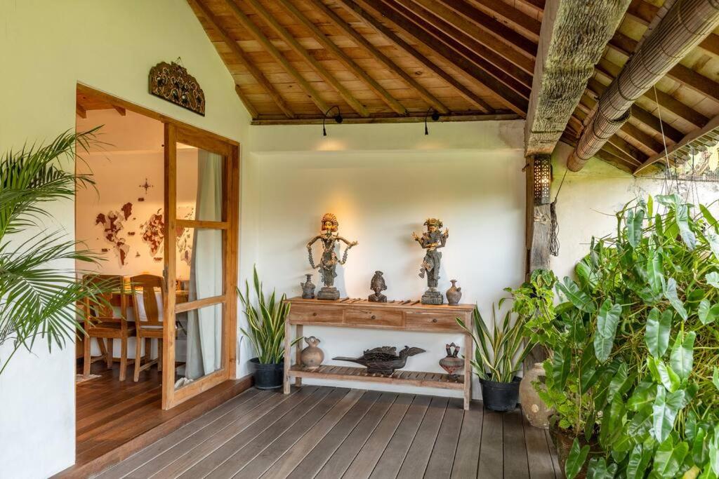 Villa Tago - 5 BR Villa in Umalas