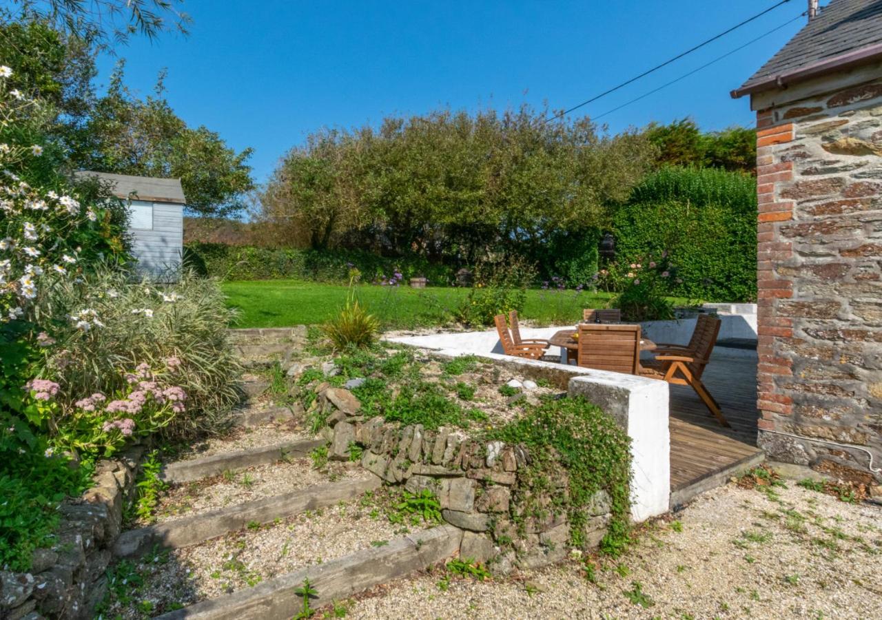 3 Bed in Gunwalloe oc-p00858