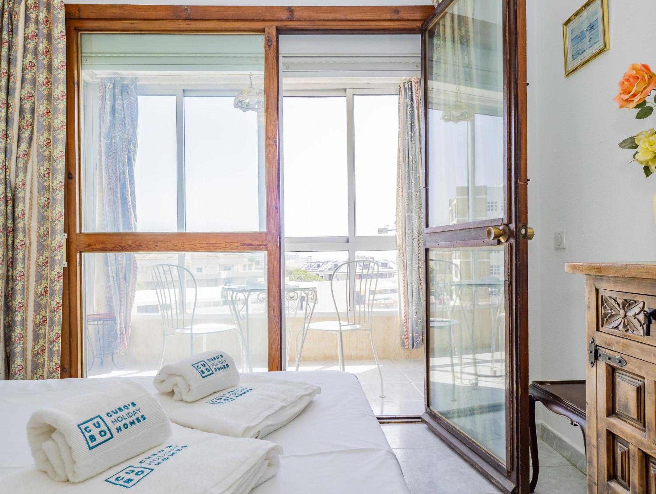 Cubo's Beach Side Diana Apartment