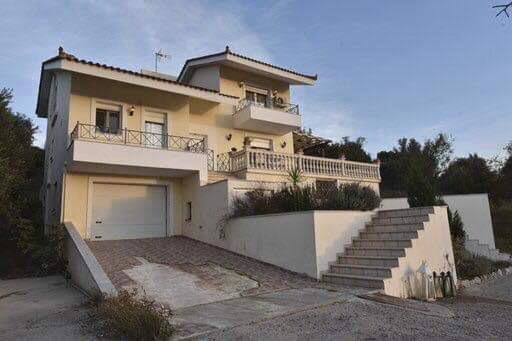 Sunny House in Nature view 3