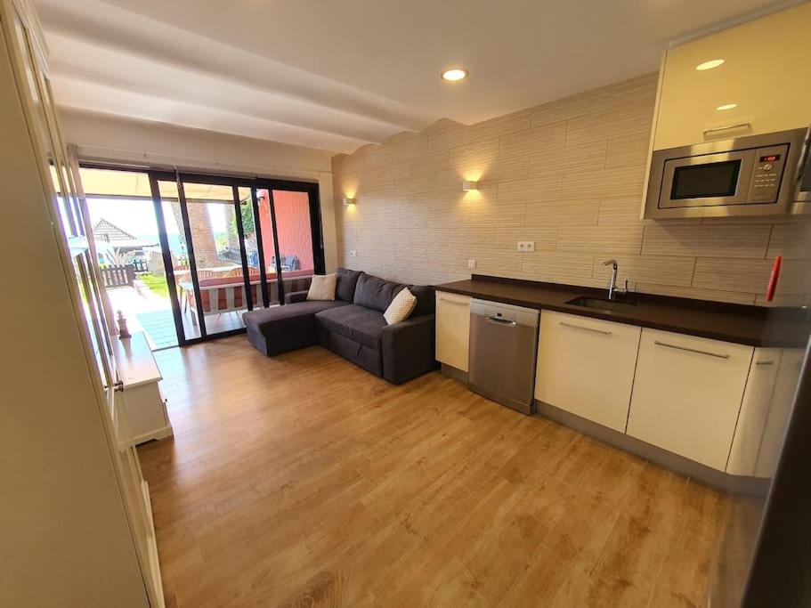 Vivienda Vacacional frente al mar Playa del Aguila
