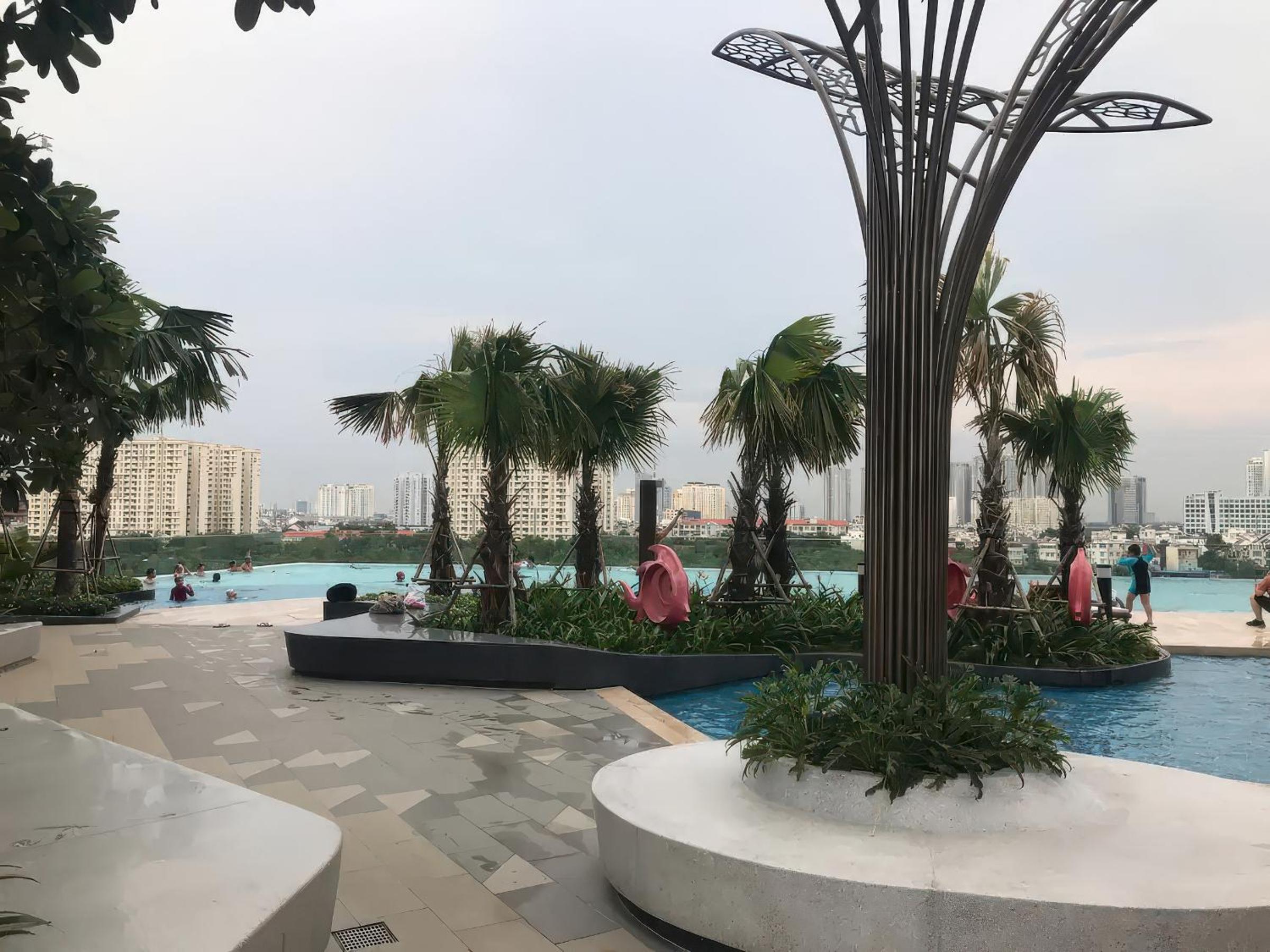 The Sun Avenue - Lalaland & Chill Sky Pool